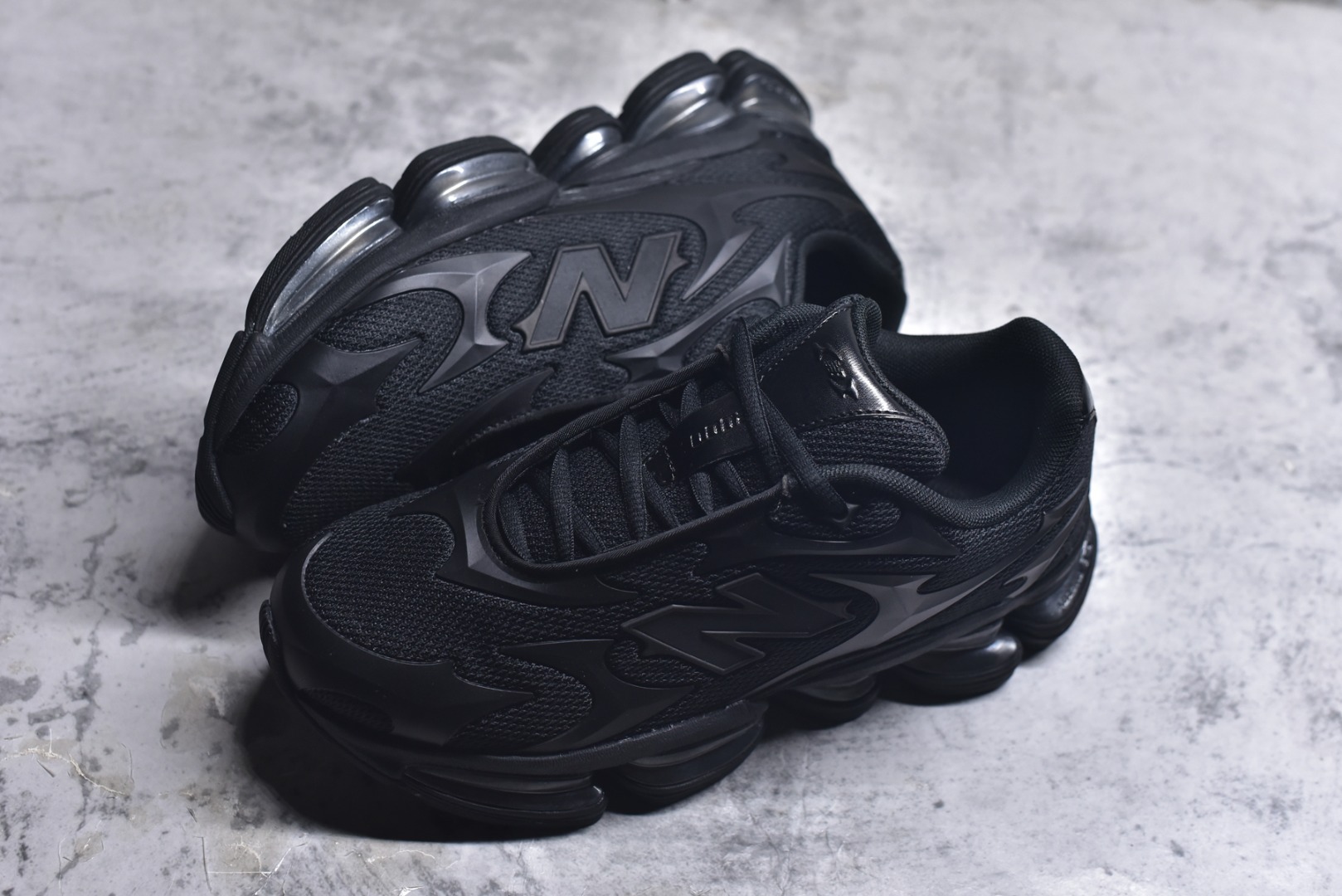 图片[7]-#New Balance 新百伦 NB2000 网面休闲鞋 U200078C NB官方重磅新品 一款融合复古设计与现代科技的跑鞋，以其经典的造型和舒适脚感，成为2025年复古潮流爱好的推荐单品。 极具视觉冲击力的5根ABZORB单元，以及无缝鞋面的设计，加上3M反光材质的装饰，比之前推出的9060系列更夸张，更具未来感。 尺码：36-46.5-选品中心