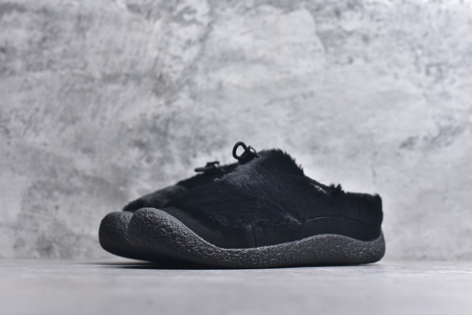 图片[2]-#科恩 KEEN Howser 3 SLIDE 冬季户外保暖鞋一脚蹬毛毛鞋小羊蹄 穿一次就会爱上的温暖脚感 高保温性能的羊毛衬里加上耐磨防滑的橡胶外底 打破居家靽和户外靽的界限 你可以穿着它从室内到室外 大底 尺码：35.5-40-选品中心