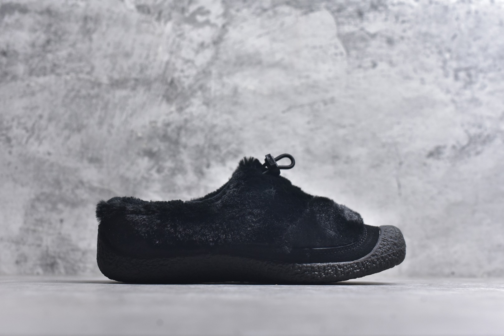 图片[3]-#科恩 KEEN Howser 3 SLIDE 冬季户外保暖鞋一脚蹬毛毛鞋小羊蹄 穿一次就会爱上的温暖脚感 高保温性能的羊毛衬里加上耐磨防滑的橡胶外底 打破居家靽和户外靽的界限 你可以穿着它从室内到室外 大底 尺码：35.5-40-选品中心