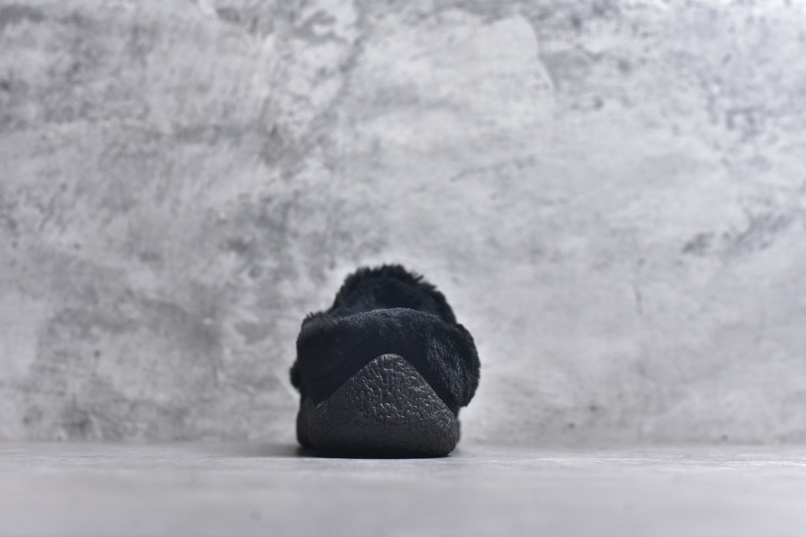 图片[5]-#科恩 KEEN Howser 3 SLIDE 冬季户外保暖鞋一脚蹬毛毛鞋小羊蹄 穿一次就会爱上的温暖脚感 高保温性能的羊毛衬里加上耐磨防滑的橡胶外底 打破居家靽和户外靽的界限 你可以穿着它从室内到室外 大底 尺码：35.5-40-选品中心