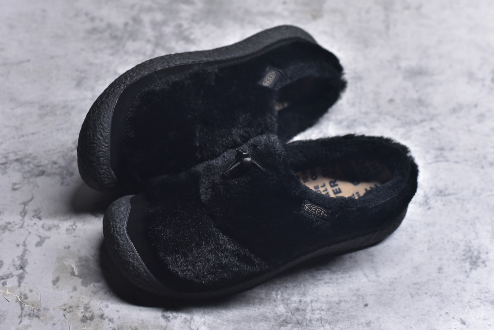 图片[7]-#科恩 KEEN Howser 3 SLIDE 冬季户外保暖鞋一脚蹬毛毛鞋小羊蹄 穿一次就会爱上的温暖脚感 高保温性能的羊毛衬里加上耐磨防滑的橡胶外底 打破居家靽和户外靽的界限 你可以穿着它从室内到室外 大底 尺码：35.5-40-选品中心
