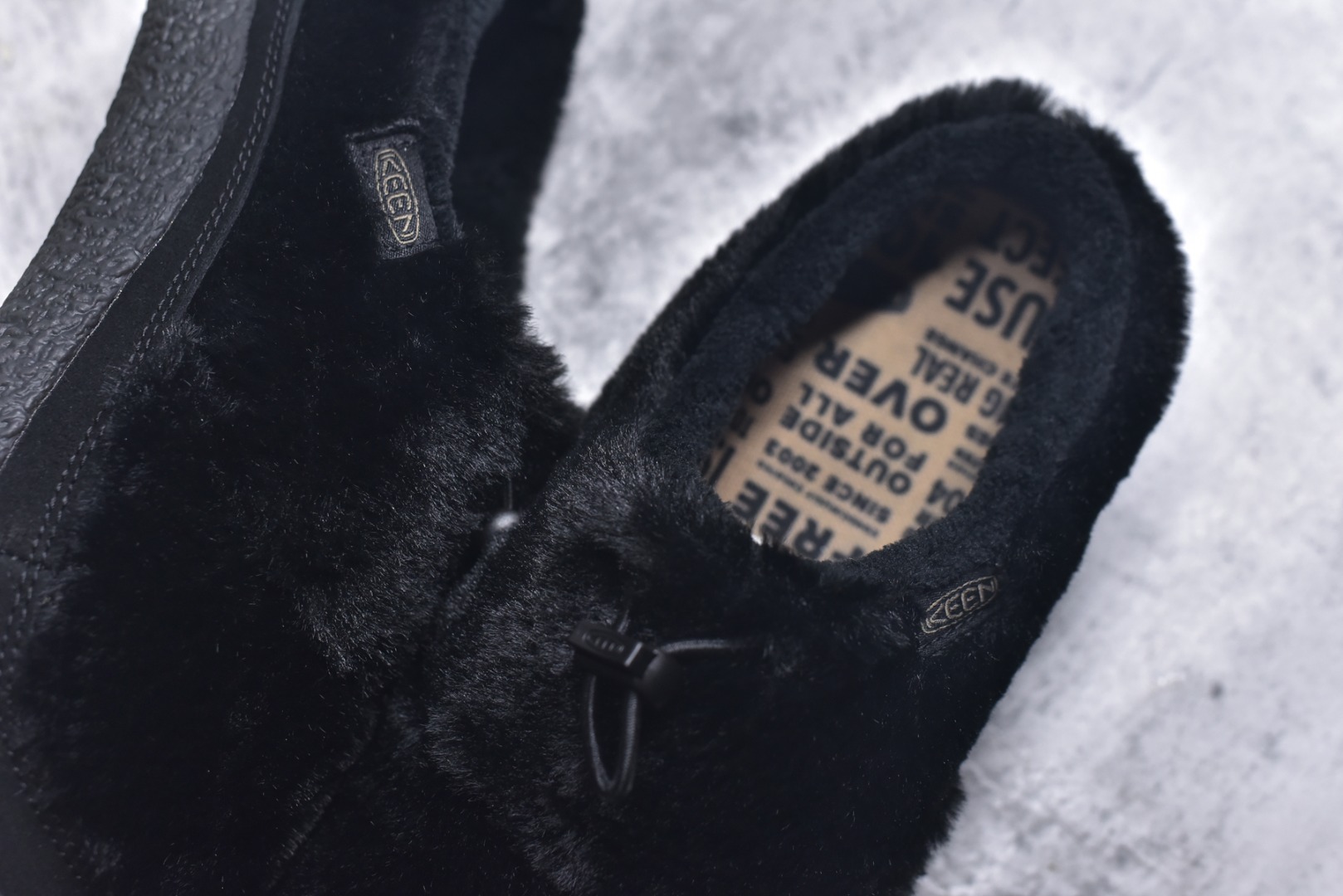 图片[9]-#科恩 KEEN Howser 3 SLIDE 冬季户外保暖鞋一脚蹬毛毛鞋小羊蹄 穿一次就会爱上的温暖脚感 高保温性能的羊毛衬里加上耐磨防滑的橡胶外底 打破居家靽和户外靽的界限 你可以穿着它从室内到室外 大底 尺码：35.5-40-选品中心