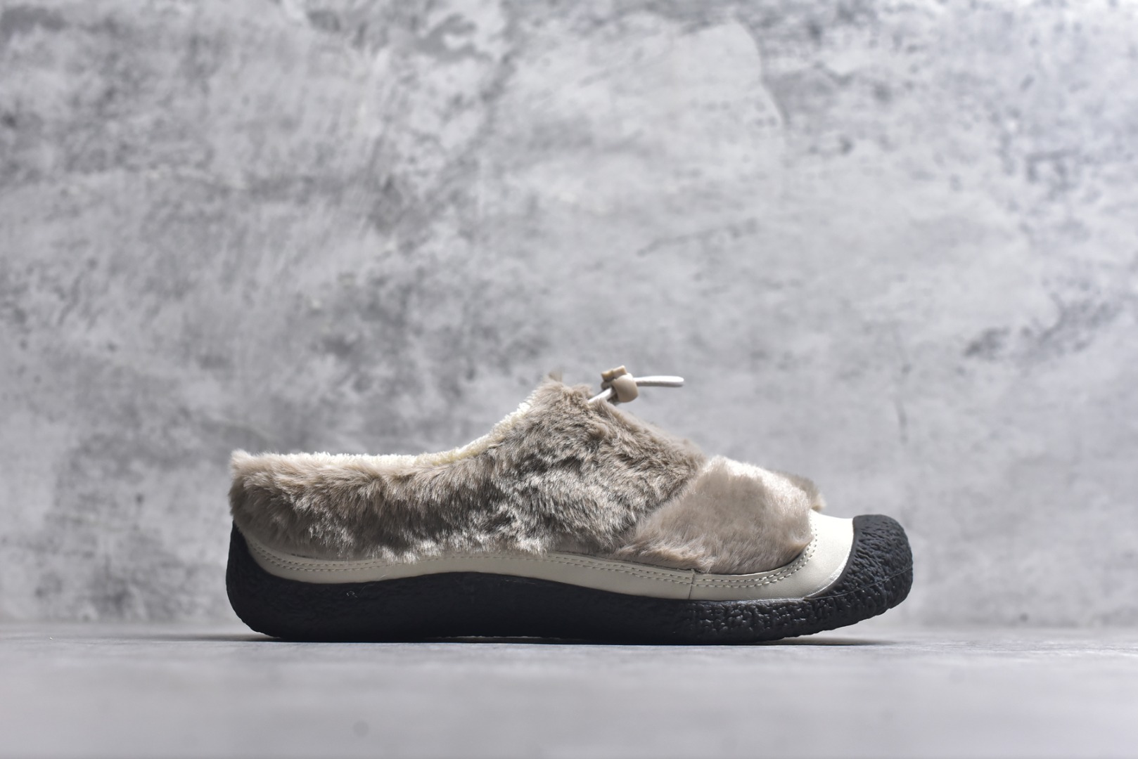 图片[3]-#科恩 KEEN Howser 3 SLIDE 冬季户外保暖鞋一脚蹬毛毛鞋小羊蹄 穿一次就会爱上的温暖脚感 高保温性能的羊毛衬里加上耐磨防滑的橡胶外底 打破居家靽和户外靽的界限 你可以穿着它从室内到室外 大底 尺码：35.5-40-选品中心