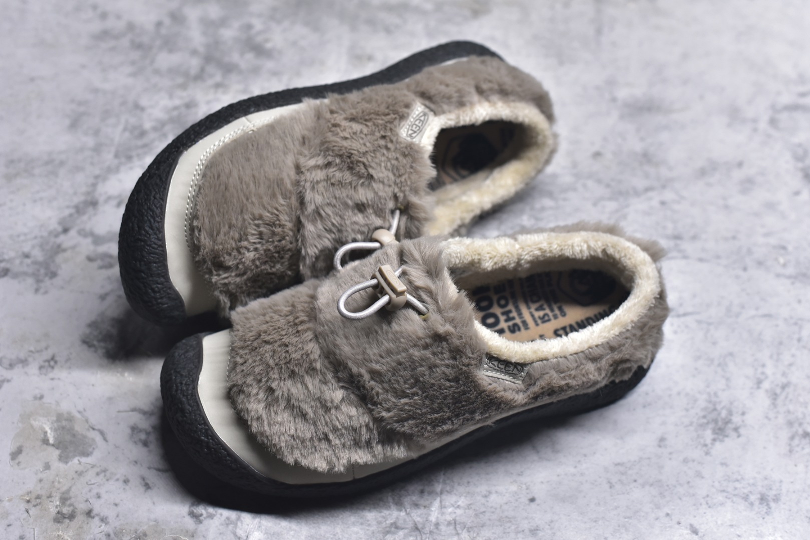 图片[7]-#科恩 KEEN Howser 3 SLIDE 冬季户外保暖鞋一脚蹬毛毛鞋小羊蹄 穿一次就会爱上的温暖脚感 高保温性能的羊毛衬里加上耐磨防滑的橡胶外底 打破居家靽和户外靽的界限 你可以穿着它从室内到室外 大底 尺码：35.5-40-选品中心