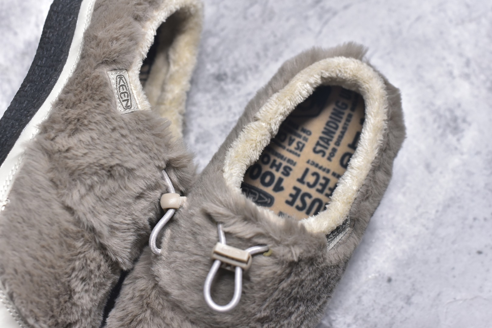 图片[9]-#科恩 KEEN Howser 3 SLIDE 冬季户外保暖鞋一脚蹬毛毛鞋小羊蹄 穿一次就会爱上的温暖脚感 高保温性能的羊毛衬里加上耐磨防滑的橡胶外底 打破居家靽和户外靽的界限 你可以穿着它从室内到室外 大底 尺码：35.5-40-选品中心