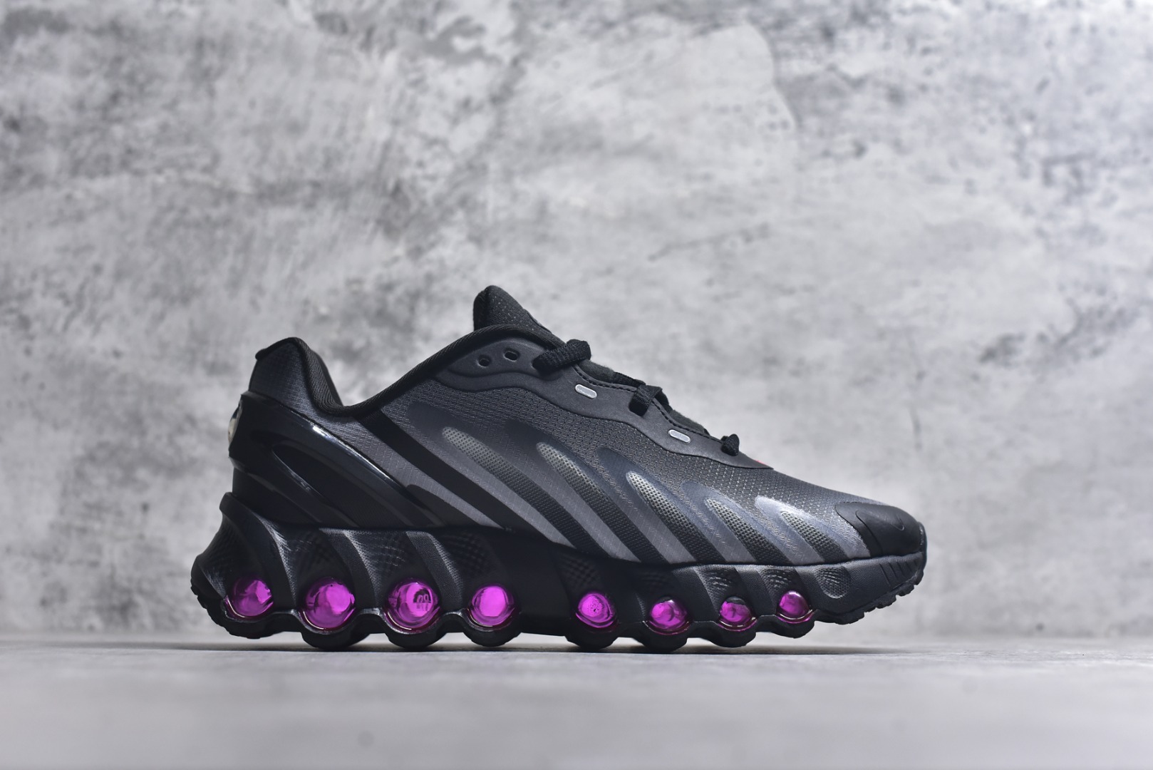 图片[3]-#Nike Air Max Dn8 舒适减震防滑耐磨低帮跑步鞋 男女同款 Nike 旗下 Air Max 家族正式迎来最新成员 Air Max DN8，此鞋款旨在透过 Dynamic Air 技术提升全天穿着体验，当中首次采用了全掌 Dynamic Air 系统，内置两组 Air 气垫，并透过八条互相连通的气管形成持续的气压循环，让每一步都更具弹性与灵活度。 货号：IH4119-004 尺码：36 37.5 38 39 40 41 42 43 44 45-选品中心