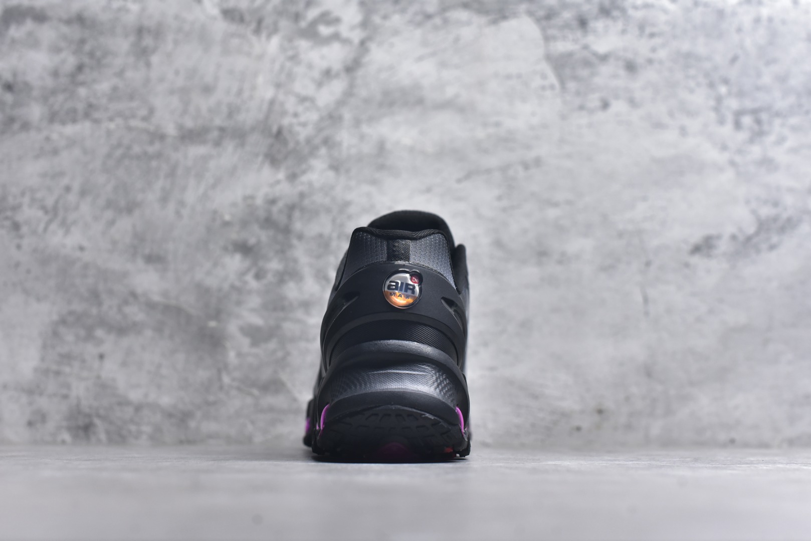 图片[5]-#Nike Air Max Dn8 舒适减震防滑耐磨低帮跑步鞋 男女同款 Nike 旗下 Air Max 家族正式迎来最新成员 Air Max DN8，此鞋款旨在透过 Dynamic Air 技术提升全天穿着体验，当中首次采用了全掌 Dynamic Air 系统，内置两组 Air 气垫，并透过八条互相连通的气管形成持续的气压循环，让每一步都更具弹性与灵活度。 货号：IH4119-004 尺码：36 37.5 38 39 40 41 42 43 44 45-选品中心