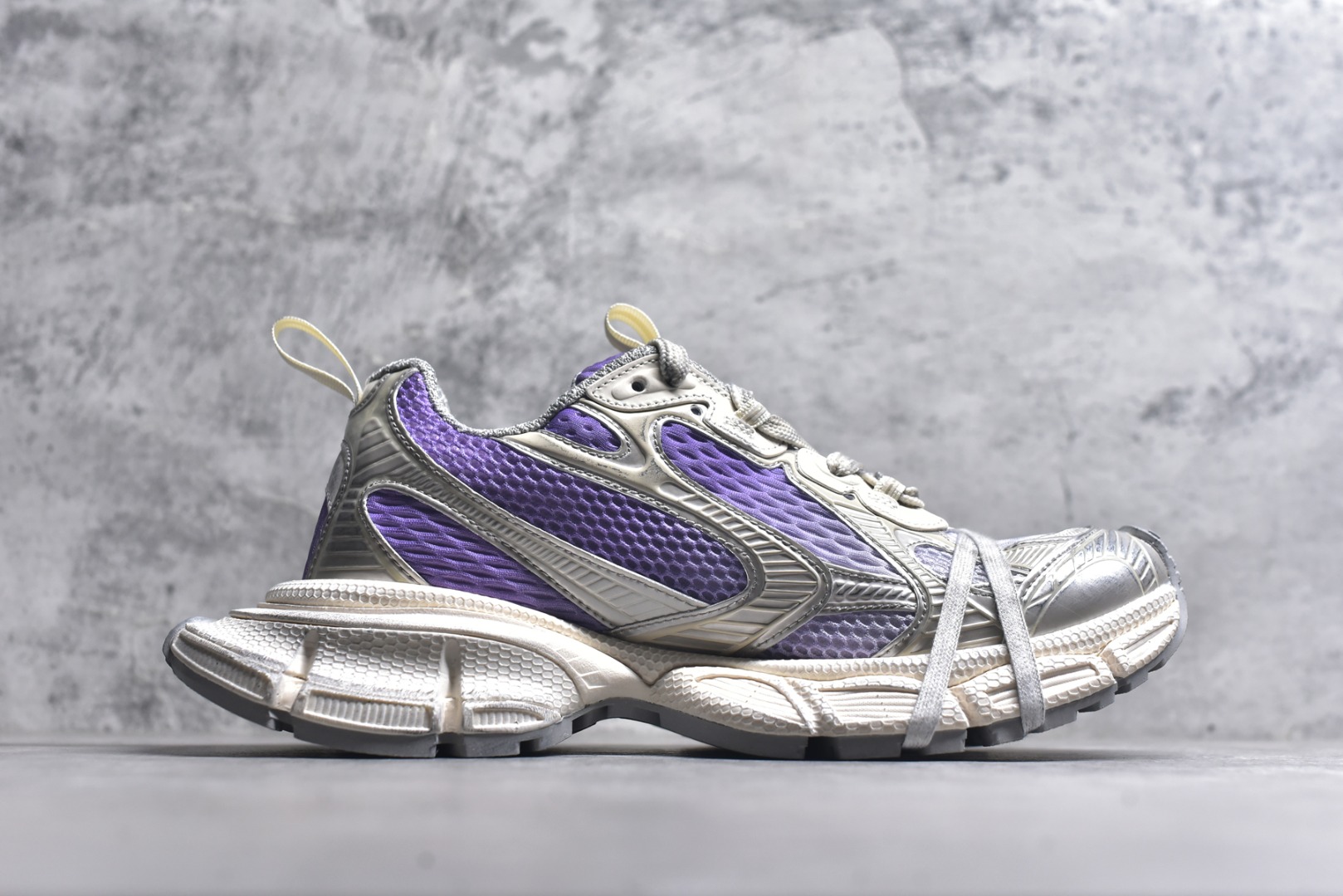 图片[3]-#BALENCIAGA 3XL Sneakers 3+系列巴黎世家 低帮复古阔型底姥爹风潮流百搭休闲慢跑鞋“网织浅灰银金属VG版#男女鞋配件防尘袋及附送鞋带#全部采用原档案原楦数据开发#1：1比例克重(原鞋一致轻度做旧效果!!)#原装EVA环保去臭环型鞋垫#全新开发5层私模,搭载轻量发泡EVA缓震中底,组合防滑橡胶大底❗法国高端奢侈品牌 货号：734734 W3XGM 5590 尺码：35 36 37 38 39 40 41 42 43 44 45 46-选品中心