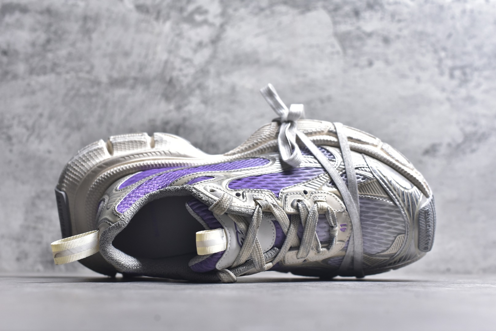 图片[4]-#BALENCIAGA 3XL Sneakers 3+系列巴黎世家 低帮复古阔型底姥爹风潮流百搭休闲慢跑鞋“网织浅灰银金属VG版#男女鞋配件防尘袋及附送鞋带#全部采用原档案原楦数据开发#1：1比例克重(原鞋一致轻度做旧效果!!)#原装EVA环保去臭环型鞋垫#全新开发5层私模,搭载轻量发泡EVA缓震中底,组合防滑橡胶大底❗法国高端奢侈品牌 货号：734734 W3XGM 5590 尺码：35 36 37 38 39 40 41 42 43 44 45 46-选品中心