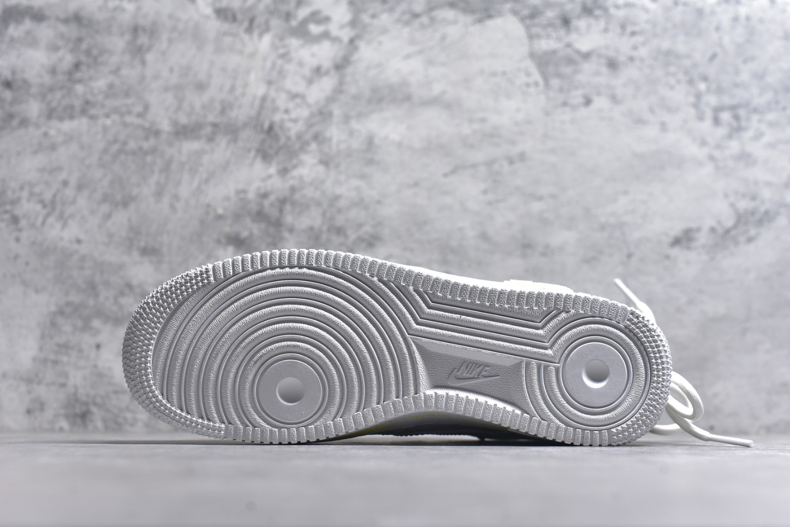 图片[6]-#Nike Air Force 1\’07 Low \”Taurus\” 手绘涂鸦 十二星座系列 金牛座 空军一号低帮休闲板鞋 星座420-520 #黄黑涂鸦泼洒出艺术张力，金牛座星座符号与星空元素巧妙融入，每一处笔触都似星芒闪烁，将金牛座的沉稳与星空的浩瀚揉成潮流语言。个性手绘赋予其独一无二的灵魂，无论是日常出街还是情侣搭配，都能成为吸睛焦点，让你在潮流浪潮中，踩着“金牛星芒”的艺术节拍，走出专属的风格步调 尺码：36 36.5 37.5 38 38.5 39 40 40.5 41 42 42.5 43 44 44.5 45 9.D4-选品中心