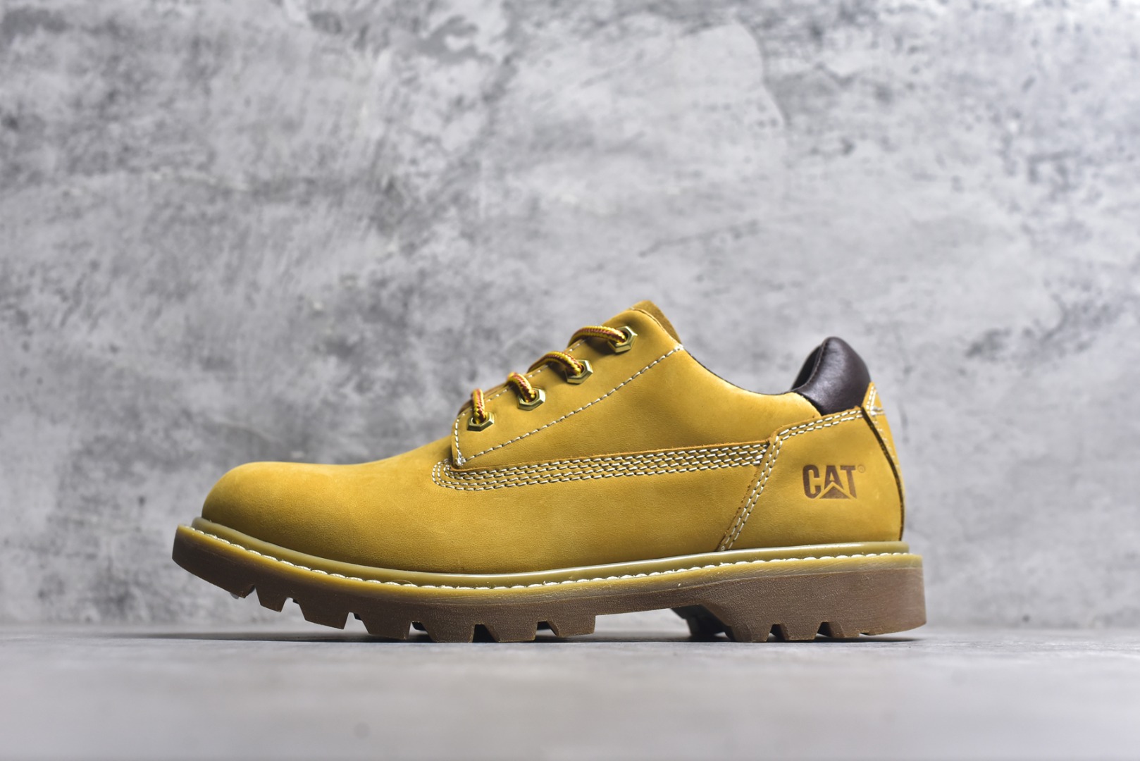 #卡特CAT卡特 硬汉推土机品牌经典百搭户外休闲大黄靴系列#广东大厂品质 秋冬新款 常年主打 时尚潮流搭配 面料釆用意大利进口磨砂牛皮 全鞋真牛皮材料 大底到五金都是代工厂原材料制作 好货不杀猪 首单质量严格把控 全套官网统一包装 今年冬季防寒户外专用 日常随意搭配 型男必备 尺码：38 39 40 41 42 43 44-选品中心