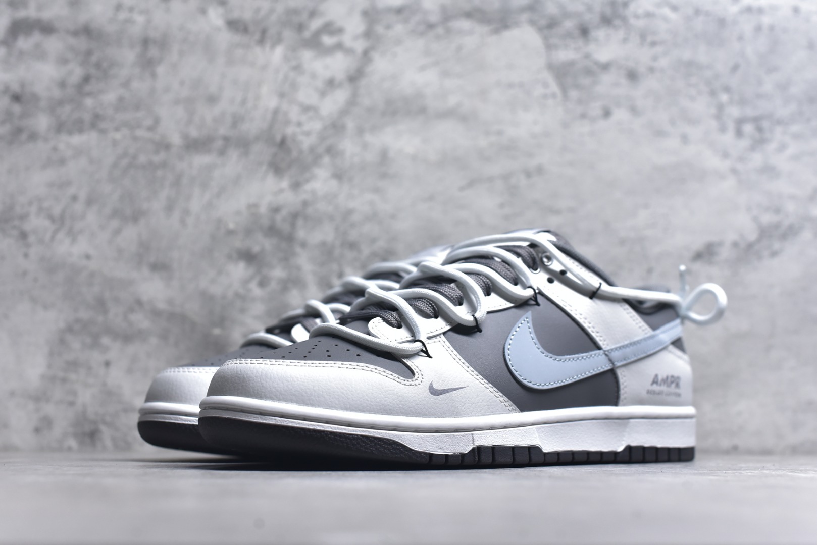 图片[2]-#Nike Dunk Low Retro 绑带联名款 耐克 低帮休闲运动板鞋原装头层材料 用料绝不含糊 独家版型蒸餾加工帶來的是更好的视觉和脚感体验 清洁度 电绣工艺 皮料切割干净无任何毛边 细节完美 货号：GB0528 110 尺码：40-46（半）-选品中心