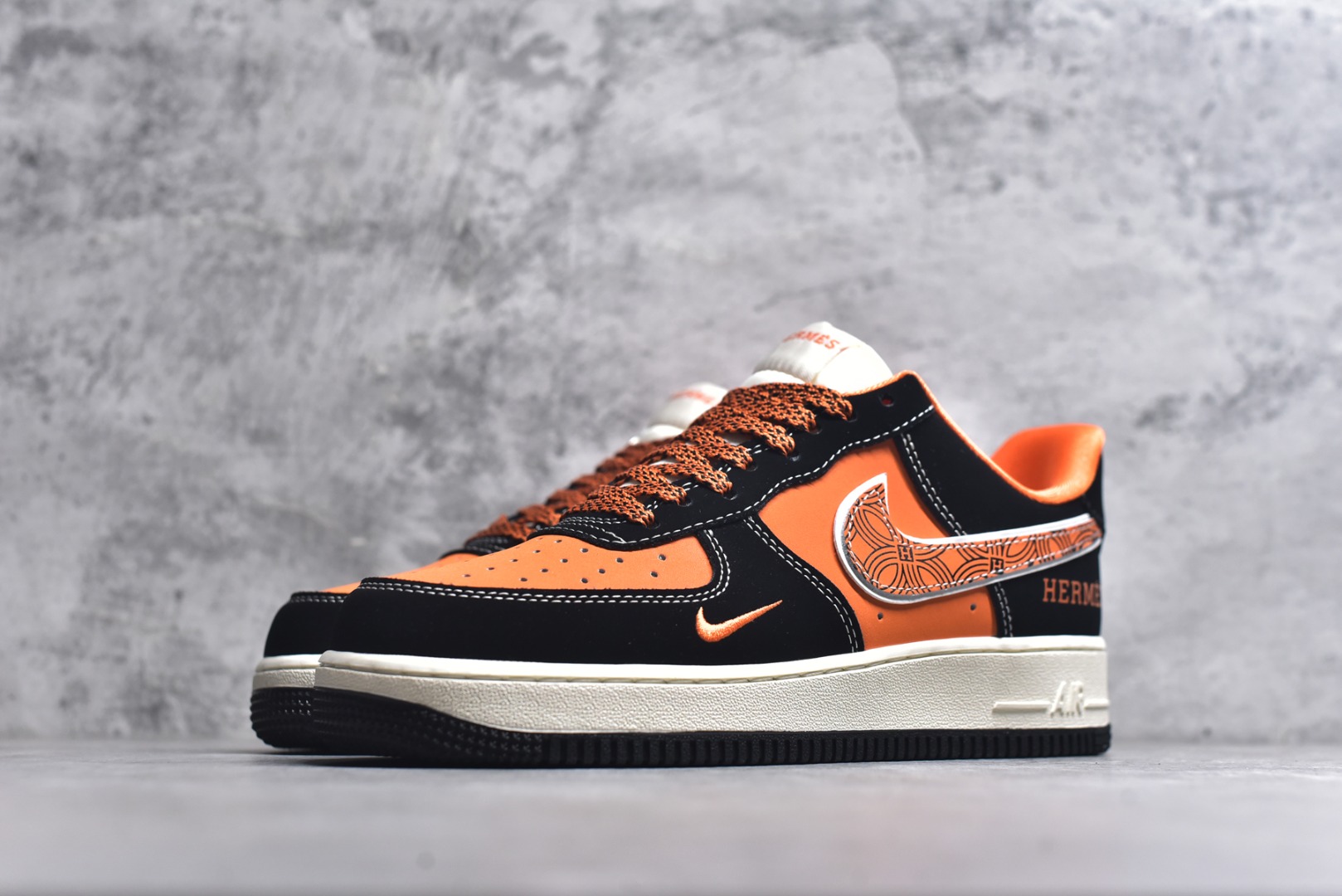 图片[2]-#海外限量发售！公司级NIke Air Force 1 \’07 Low “HERMES联名——黑橘”空军一号 低帮 运动鞋 休闲鞋 折边针车 工艺难度大 原楦头原纸板 原装鞋盒 定制五金配件 内置全掌气垫 原厂鞋底 货号：XL1979-112 尺码：36 36.5 37.5 38 38.5 39 40 40.5 41 42 42.5 43 44 44.5 45-选品中心