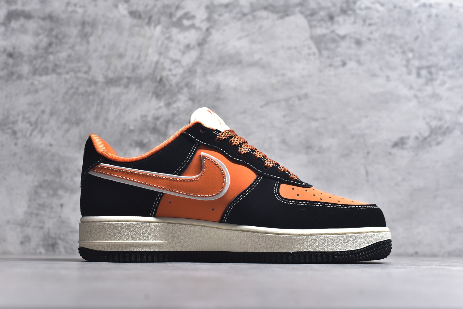 图片[3]-#海外限量发售！公司级NIke Air Force 1 \’07 Low “HERMES联名——黑橘”空军一号 低帮 运动鞋 休闲鞋 折边针车 工艺难度大 原楦头原纸板 原装鞋盒 定制五金配件 内置全掌气垫 原厂鞋底 货号：XL1979-112 尺码：36 36.5 37.5 38 38.5 39 40 40.5 41 42 42.5 43 44 44.5 45-选品中心