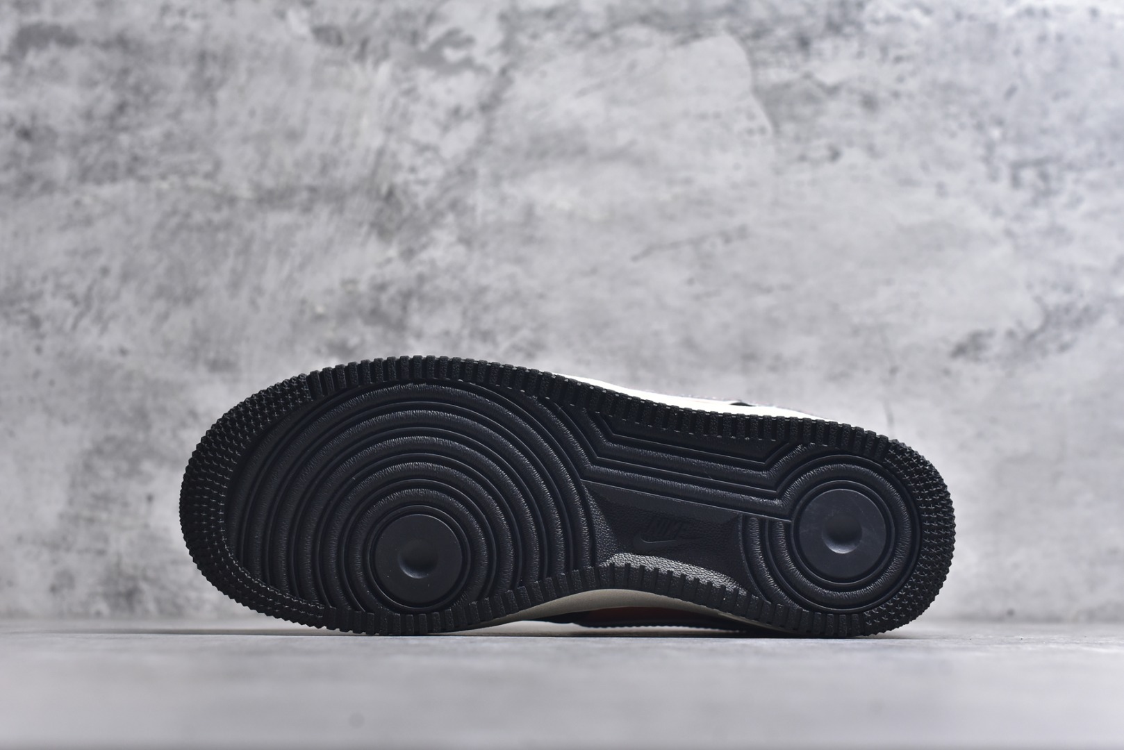 图片[6]-#海外限量发售！公司级NIke Air Force 1 \’07 Low “HERMES联名——黑橘”空军一号 低帮 运动鞋 休闲鞋 折边针车 工艺难度大 原楦头原纸板 原装鞋盒 定制五金配件 内置全掌气垫 原厂鞋底 货号：XL1979-112 尺码：36 36.5 37.5 38 38.5 39 40 40.5 41 42 42.5 43 44 44.5 45-选品中心