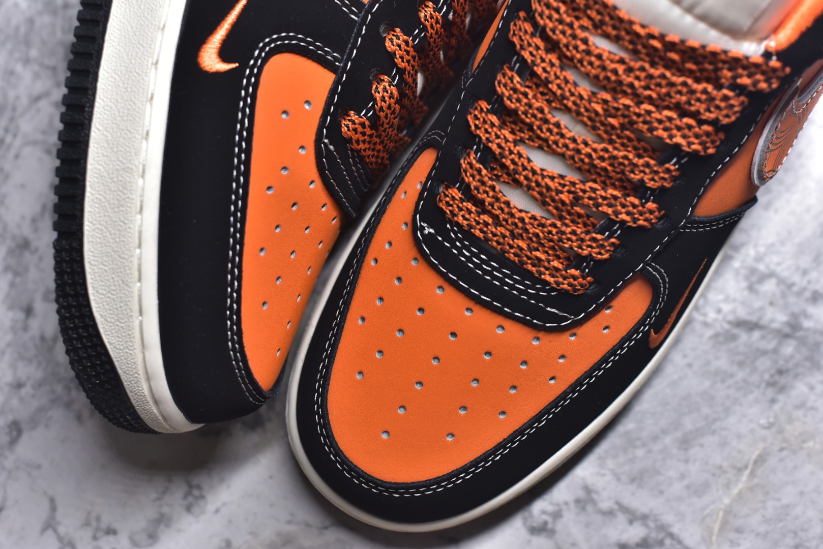 图片[8]-#海外限量发售！公司级NIke Air Force 1 \’07 Low “HERMES联名——黑橘”空军一号 低帮 运动鞋 休闲鞋 折边针车 工艺难度大 原楦头原纸板 原装鞋盒 定制五金配件 内置全掌气垫 原厂鞋底 货号：XL1979-112 尺码：36 36.5 37.5 38 38.5 39 40 40.5 41 42 42.5 43 44 44.5 45-选品中心