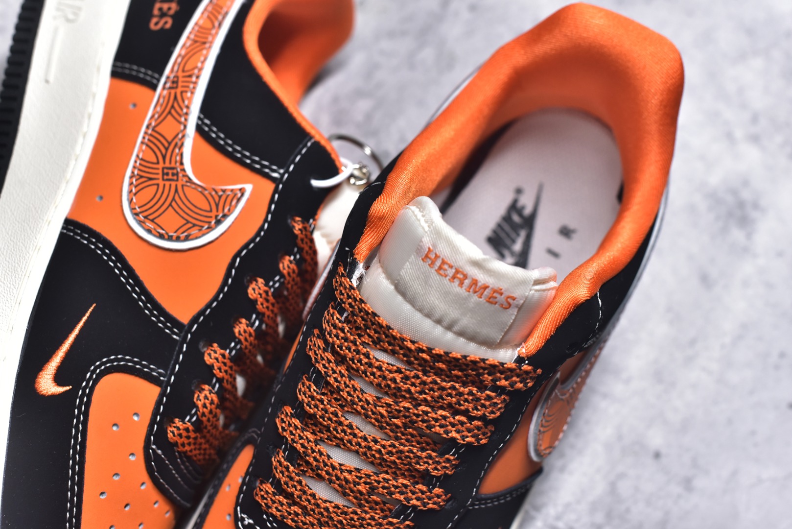 图片[9]-#海外限量发售！公司级NIke Air Force 1 \’07 Low “HERMES联名——黑橘”空军一号 低帮 运动鞋 休闲鞋 折边针车 工艺难度大 原楦头原纸板 原装鞋盒 定制五金配件 内置全掌气垫 原厂鞋底 货号：XL1979-112 尺码：36 36.5 37.5 38 38.5 39 40 40.5 41 42 42.5 43 44 44.5 45-选品中心