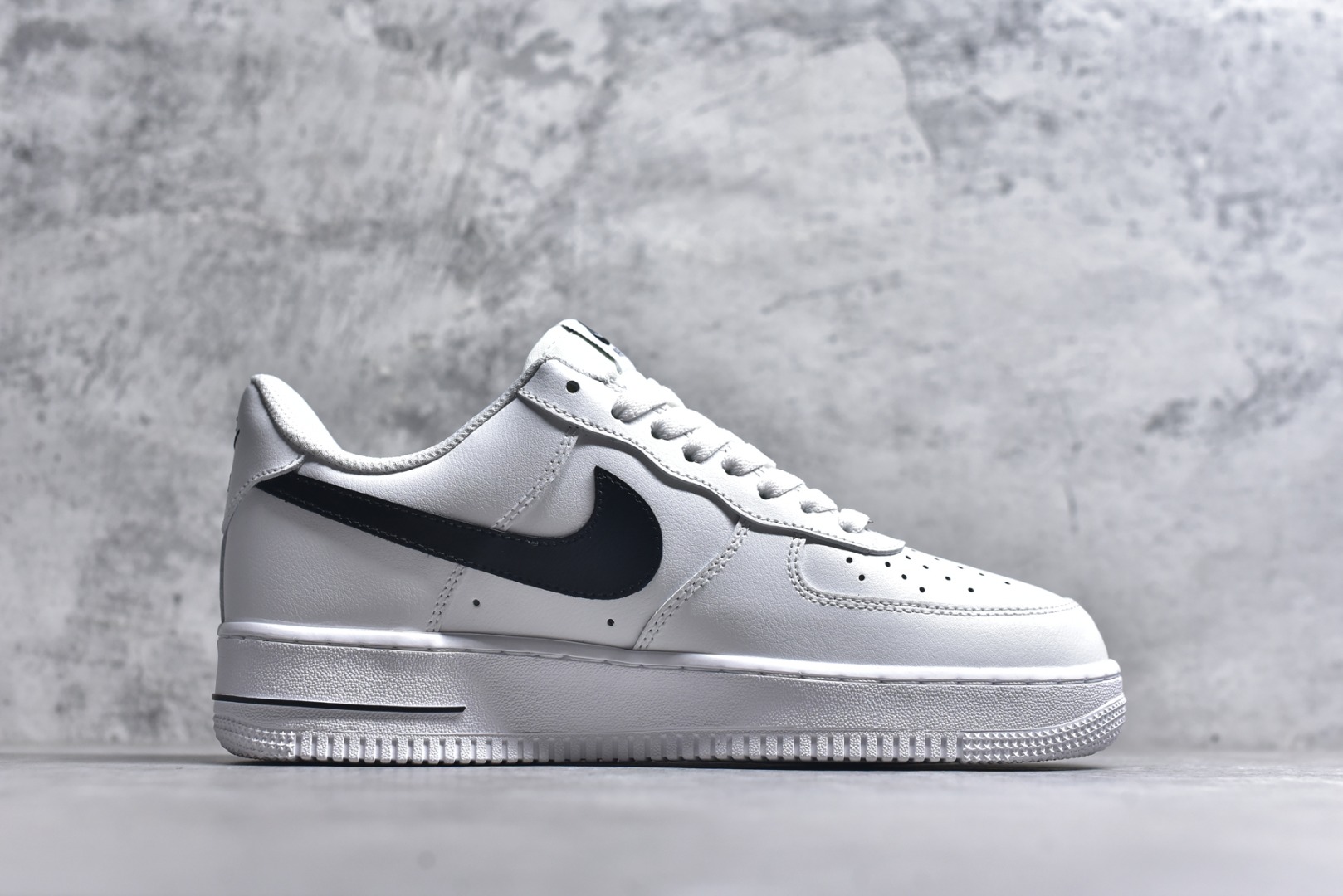 图片[3]-#耐克Nike AIR FORCE 1‘07 空军一号低帮百搭休闲运动板鞋。柔软、弹性十足的缓震性能和出色的中底设计，横跨复古与现代的外型结合，造就出风靡全球三十多年的Force 1。 货号：CJ0952 100 尺码：36-45-选品中心