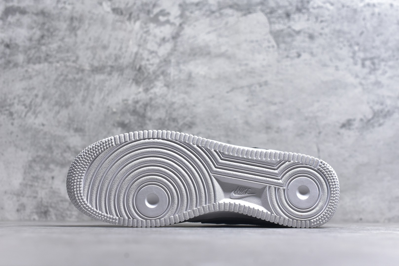 图片[6]-#耐克Nike AIR FORCE 1‘07 空军一号低帮百搭休闲运动板鞋。柔软、弹性十足的缓震性能和出色的中底设计，横跨复古与现代的外型结合，造就出风靡全球三十多年的Force 1。 货号：CJ0952 100 尺码：36-45-选品中心