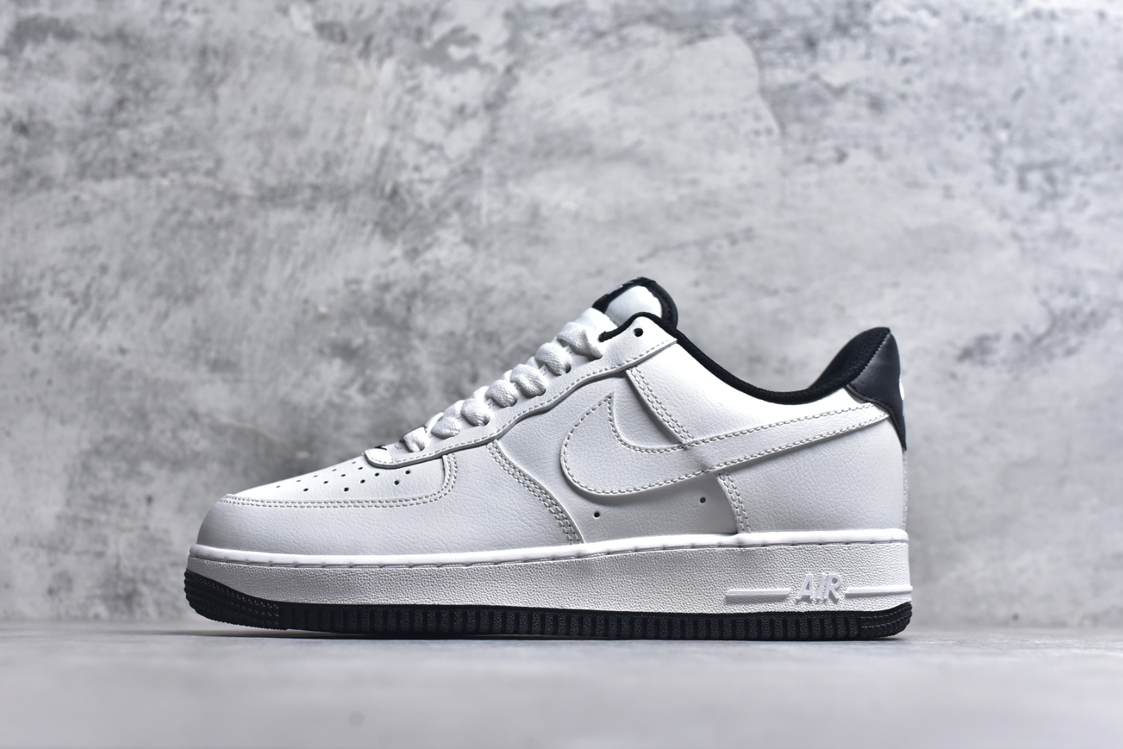 #NK Air Force 1 空军一号货号 官方同步 原装级别 原楦头原纸板 打造纯正空军版型专注外贸渠道 全掌内置蜂窝气垫 原盒配件 原厂中底钢印、拉帮完美 货号：DR9867-102 尺码：36-45-选品中心