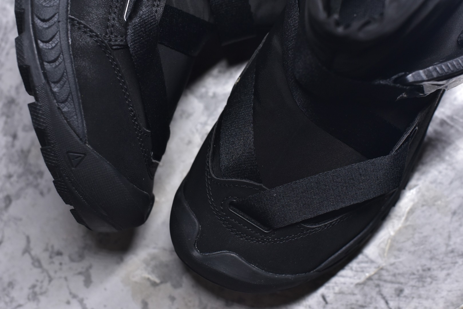 图片[8]-#KEEN HOODZERRA男女士抗水保暖加绒绑带雪地靴短靴 此款联名用了黑色和狼黄色，简约的配色体现了HYKE“继承和演化”的理念 配备了一键式FIDLOCK系统方便快捷地进行调整 鞋内采用KEEN独特的KEEN. WARM技术，使用的是 回收环保PET保暖材料 KEEN防水透气薄膜能够让鞋内的水分挥发的同时有效防水。当汗液和水分能够有效排除，便防止了湿气的产生让您的双脚保持干燥 采用100克KEEN. WARM回收塑料隔热材料保持舒适的温度可达-4°F/-20°C 货号：1027979 尺码：35.5-44.5-选品中心