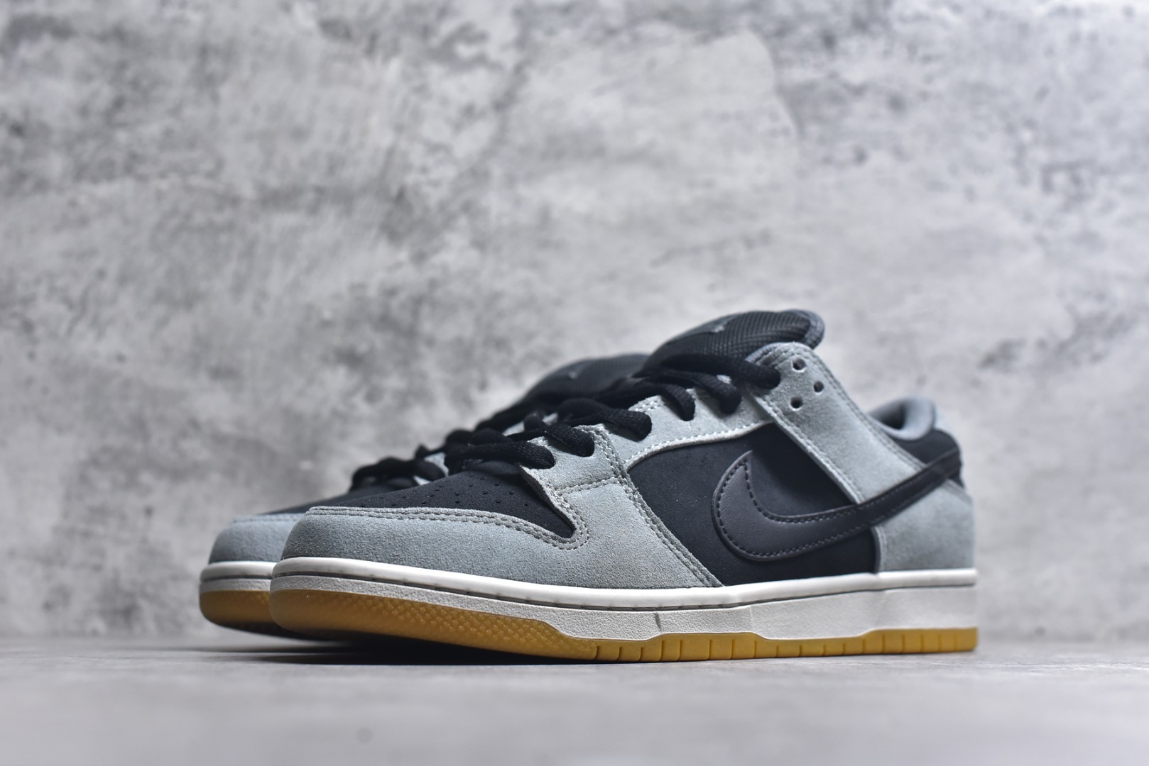 图片[2]-#Nike Dunk SB Low 灰生胶 纯原大厂出品 极力推荐👏原装头层材料 独家版型蒸餾加工帶來的是更好的视觉和脚感体验大厂纯原品质出货 清洁度 电绣工艺 皮料切割干净无任何毛边 细节完美货号：HF3063 001 尺码：40-46-选品中心