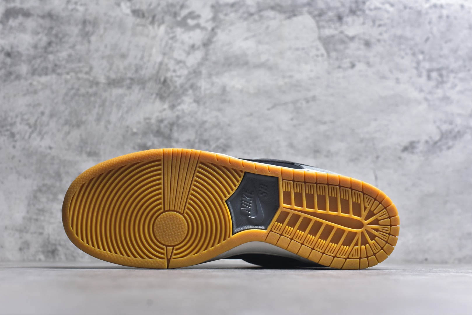 图片[6]-#Nike Dunk SB Low 灰生胶 纯原大厂出品 极力推荐👏原装头层材料 独家版型蒸餾加工帶來的是更好的视觉和脚感体验大厂纯原品质出货 清洁度 电绣工艺 皮料切割干净无任何毛边 细节完美货号：HF3063 001 尺码：40-46-选品中心