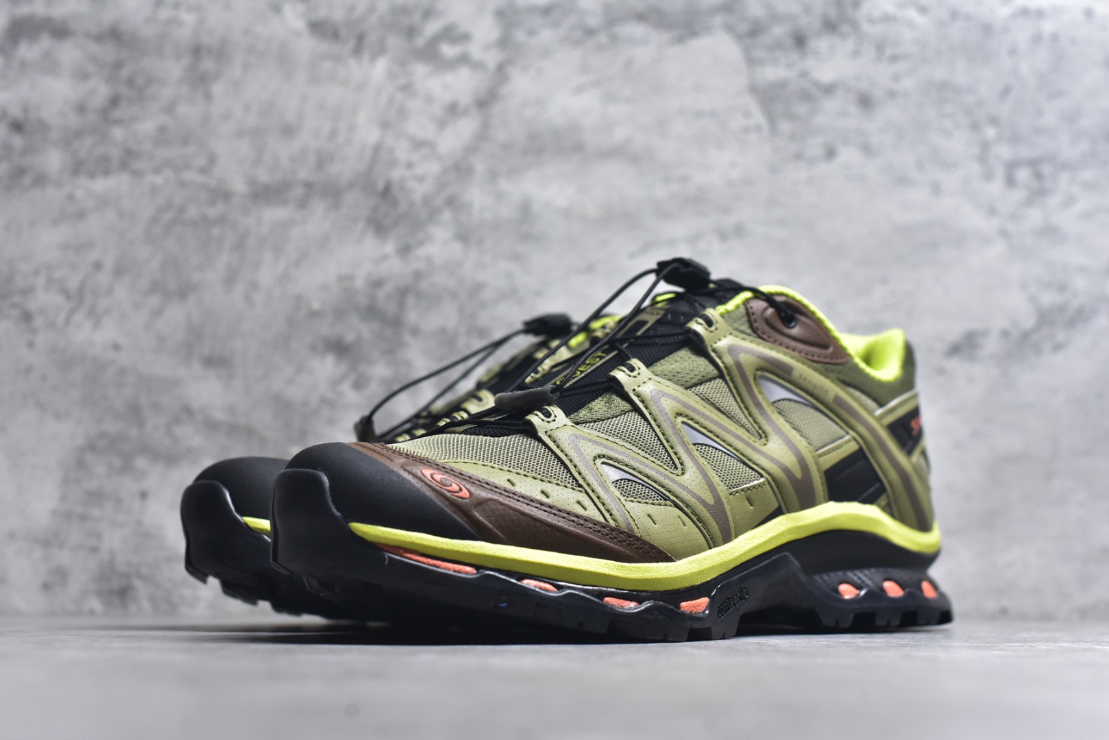 图片[2]-#Salomon XT-QUEST ADV 萨洛蒙情侣款户外机能鞋 绿色 491258 全新绿x升级版 品质大改进 ️ 全鞋改进为原厂一致材料打造 全新修长鞋型 相对老版臃肿鞋型 此版的版型更正 全新玻璃冲刀 清洁度提升 同步原版左右鞋带孔的间距加大（之前老版间距太小） 网面与鞋头材料校对一致无色差（老版网面有色差） 鞋后跟反口V字定型同步zp（老版臃肿为U字后跟反口） 鞋舌两侧鞋帮脚踝处更加直挺（之前老版往中间踏） 鞋盒黑盒改正为原版牛皮纸鞋盒 鞋头处添加☯️太极标 所有细节多次修改校正 坚持同步原版无差别 毋庸置疑全市场最好的版本💪🏻终端优势供应 尺码：36-46-选品中心