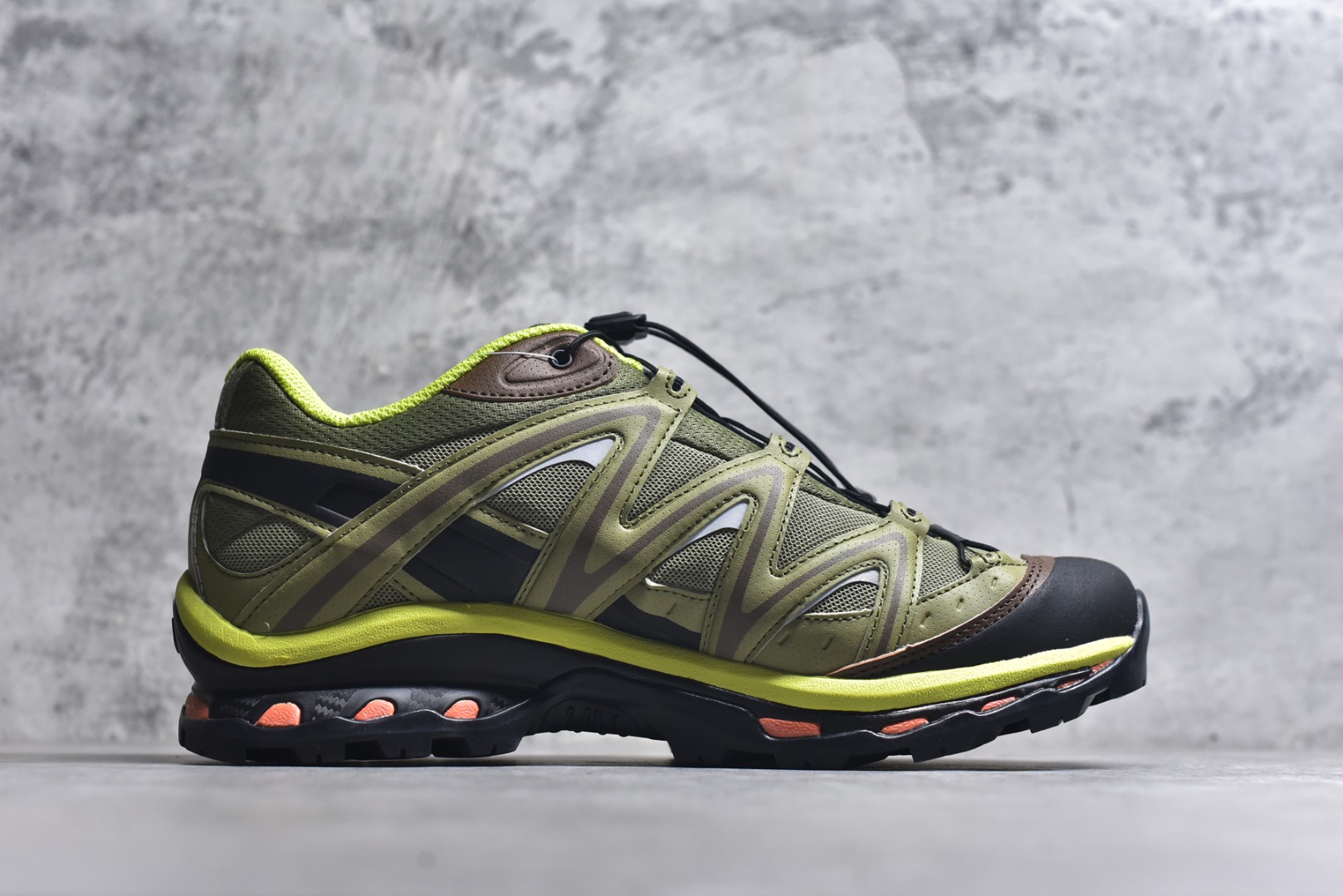图片[3]-#Salomon XT-QUEST ADV 萨洛蒙情侣款户外机能鞋 绿色 491258 全新绿x升级版 品质大改进 ️ 全鞋改进为原厂一致材料打造 全新修长鞋型 相对老版臃肿鞋型 此版的版型更正 全新玻璃冲刀 清洁度提升 同步原版左右鞋带孔的间距加大（之前老版间距太小） 网面与鞋头材料校对一致无色差（老版网面有色差） 鞋后跟反口V字定型同步zp（老版臃肿为U字后跟反口） 鞋舌两侧鞋帮脚踝处更加直挺（之前老版往中间踏） 鞋盒黑盒改正为原版牛皮纸鞋盒 鞋头处添加☯️太极标 所有细节多次修改校正 坚持同步原版无差别 毋庸置疑全市场最好的版本💪🏻终端优势供应 尺码：36-46-选品中心
