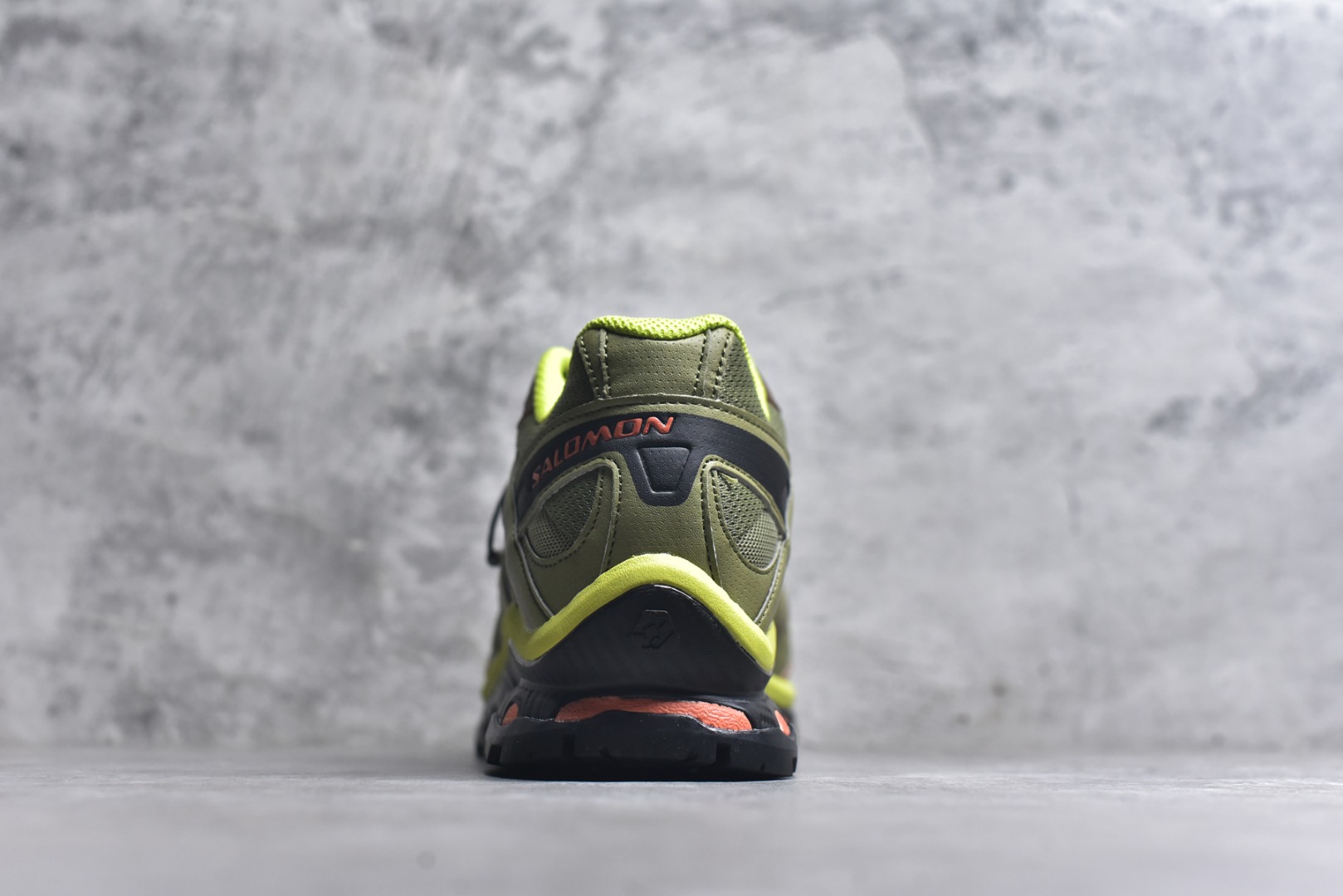图片[5]-#Salomon XT-QUEST ADV 萨洛蒙情侣款户外机能鞋 绿色 491258 全新绿x升级版 品质大改进 ️ 全鞋改进为原厂一致材料打造 全新修长鞋型 相对老版臃肿鞋型 此版的版型更正 全新玻璃冲刀 清洁度提升 同步原版左右鞋带孔的间距加大（之前老版间距太小） 网面与鞋头材料校对一致无色差（老版网面有色差） 鞋后跟反口V字定型同步zp（老版臃肿为U字后跟反口） 鞋舌两侧鞋帮脚踝处更加直挺（之前老版往中间踏） 鞋盒黑盒改正为原版牛皮纸鞋盒 鞋头处添加☯️太极标 所有细节多次修改校正 坚持同步原版无差别 毋庸置疑全市场最好的版本💪🏻终端优势供应 尺码：36-46-选品中心