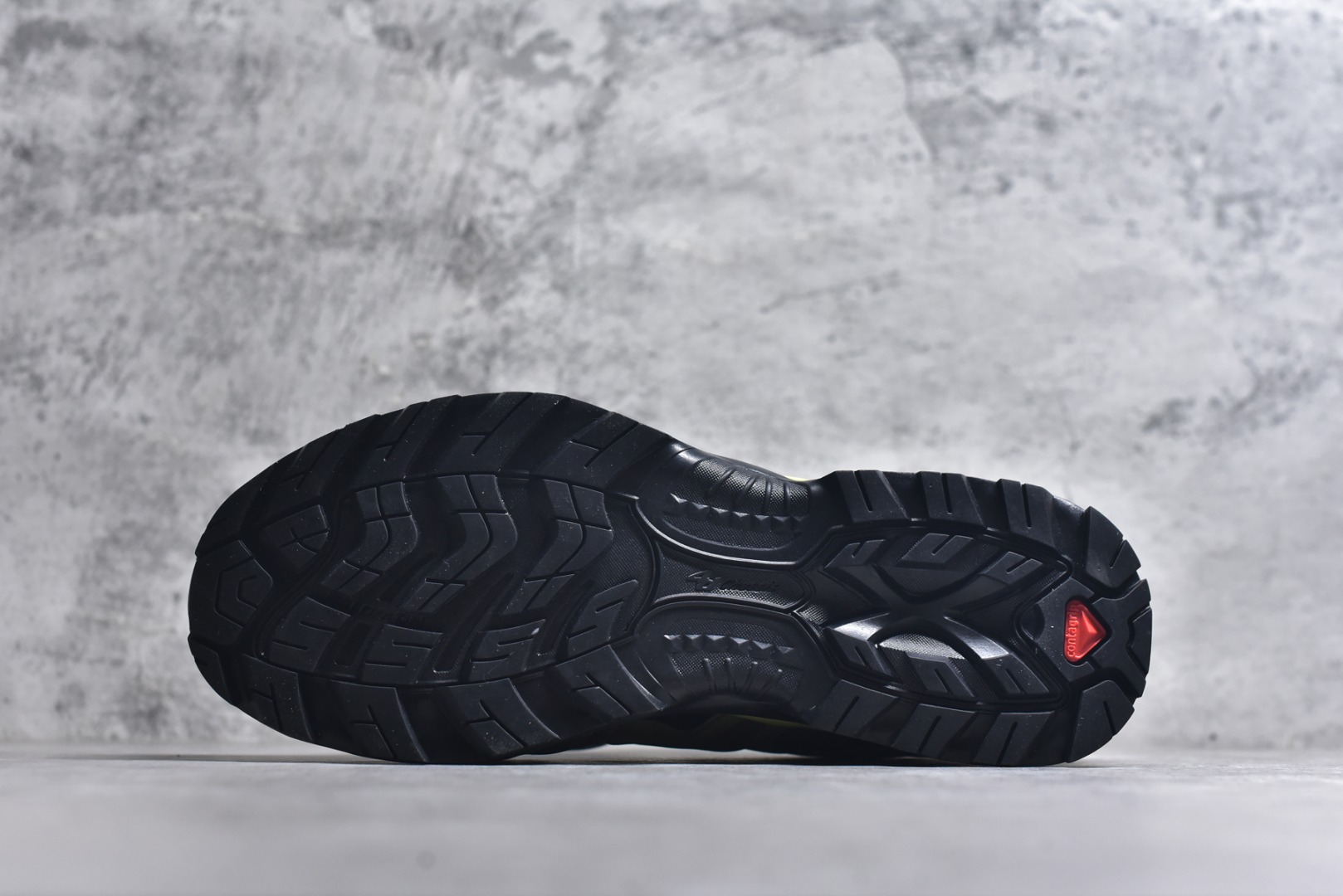 图片[6]-#Salomon XT-QUEST ADV 萨洛蒙情侣款户外机能鞋 绿色 491258 全新绿x升级版 品质大改进 ️ 全鞋改进为原厂一致材料打造 全新修长鞋型 相对老版臃肿鞋型 此版的版型更正 全新玻璃冲刀 清洁度提升 同步原版左右鞋带孔的间距加大（之前老版间距太小） 网面与鞋头材料校对一致无色差（老版网面有色差） 鞋后跟反口V字定型同步zp（老版臃肿为U字后跟反口） 鞋舌两侧鞋帮脚踝处更加直挺（之前老版往中间踏） 鞋盒黑盒改正为原版牛皮纸鞋盒 鞋头处添加☯️太极标 所有细节多次修改校正 坚持同步原版无差别 毋庸置疑全市场最好的版本💪🏻终端优势供应 尺码：36-46-选品中心