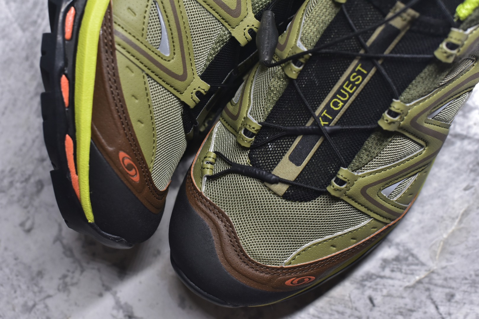 图片[8]-#Salomon XT-QUEST ADV 萨洛蒙情侣款户外机能鞋 绿色 491258 全新绿x升级版 品质大改进 ️ 全鞋改进为原厂一致材料打造 全新修长鞋型 相对老版臃肿鞋型 此版的版型更正 全新玻璃冲刀 清洁度提升 同步原版左右鞋带孔的间距加大（之前老版间距太小） 网面与鞋头材料校对一致无色差（老版网面有色差） 鞋后跟反口V字定型同步zp（老版臃肿为U字后跟反口） 鞋舌两侧鞋帮脚踝处更加直挺（之前老版往中间踏） 鞋盒黑盒改正为原版牛皮纸鞋盒 鞋头处添加☯️太极标 所有细节多次修改校正 坚持同步原版无差别 毋庸置疑全市场最好的版本💪🏻终端优势供应 尺码：36-46-选品中心