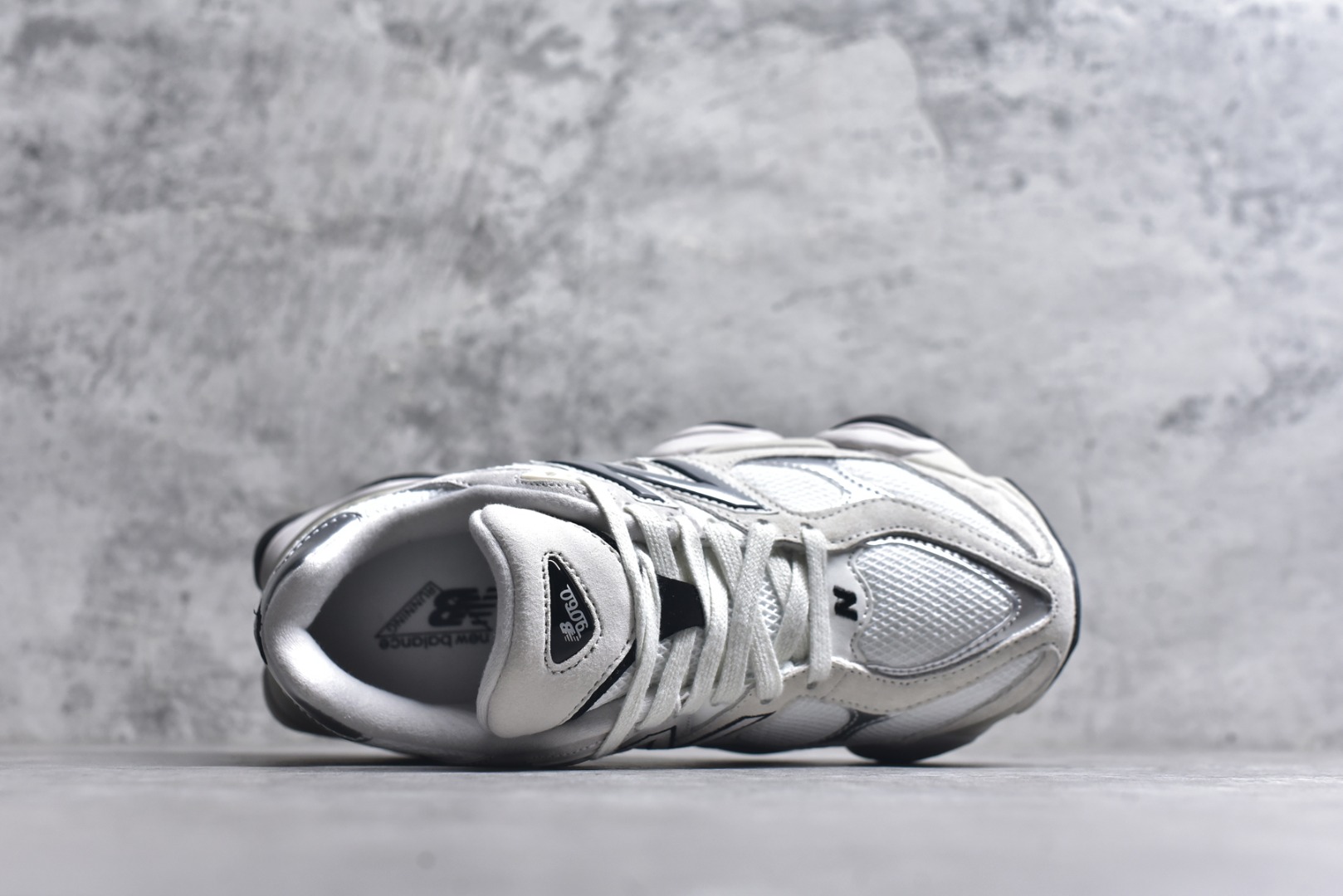 图片[4]-#New Balance NB9060系列 复古休闲运动慢跑鞋 U9060JRB #鞋款灵感源自设计师本人对夏日的怀日回忆。鞋面大身由空间双格及磨砂鞋面拼接而生，配以柔和、温暖的粉橘色调，夏日氛围拉满 #采用大面积网眼以及麂皮材质覆盖鞋身，还原经典气质。搭载ABZORB避震科技，由泡沫聚酯制成，上脚可以有效减少由鞋底反弹对身体及双腿的冲击力 尺码：36 37 37.5 38 38.5 39 40 40.5 41 42 42.5 43 44 45-选品中心