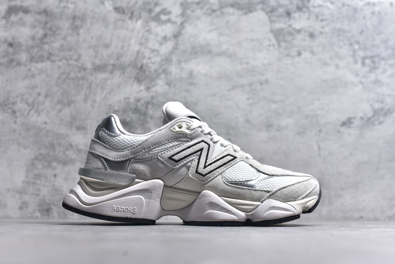 图片[3]-#New Balance NB9060系列 复古休闲运动慢跑鞋 U9060JRB #鞋款灵感源自设计师本人对夏日的怀日回忆。鞋面大身由空间双格及磨砂鞋面拼接而生，配以柔和、温暖的粉橘色调，夏日氛围拉满 #采用大面积网眼以及麂皮材质覆盖鞋身，还原经典气质。搭载ABZORB避震科技，由泡沫聚酯制成，上脚可以有效减少由鞋底反弹对身体及双腿的冲击力 尺码：36 37 37.5 38 38.5 39 40 40.5 41 42 42.5 43 44 45-选品中心