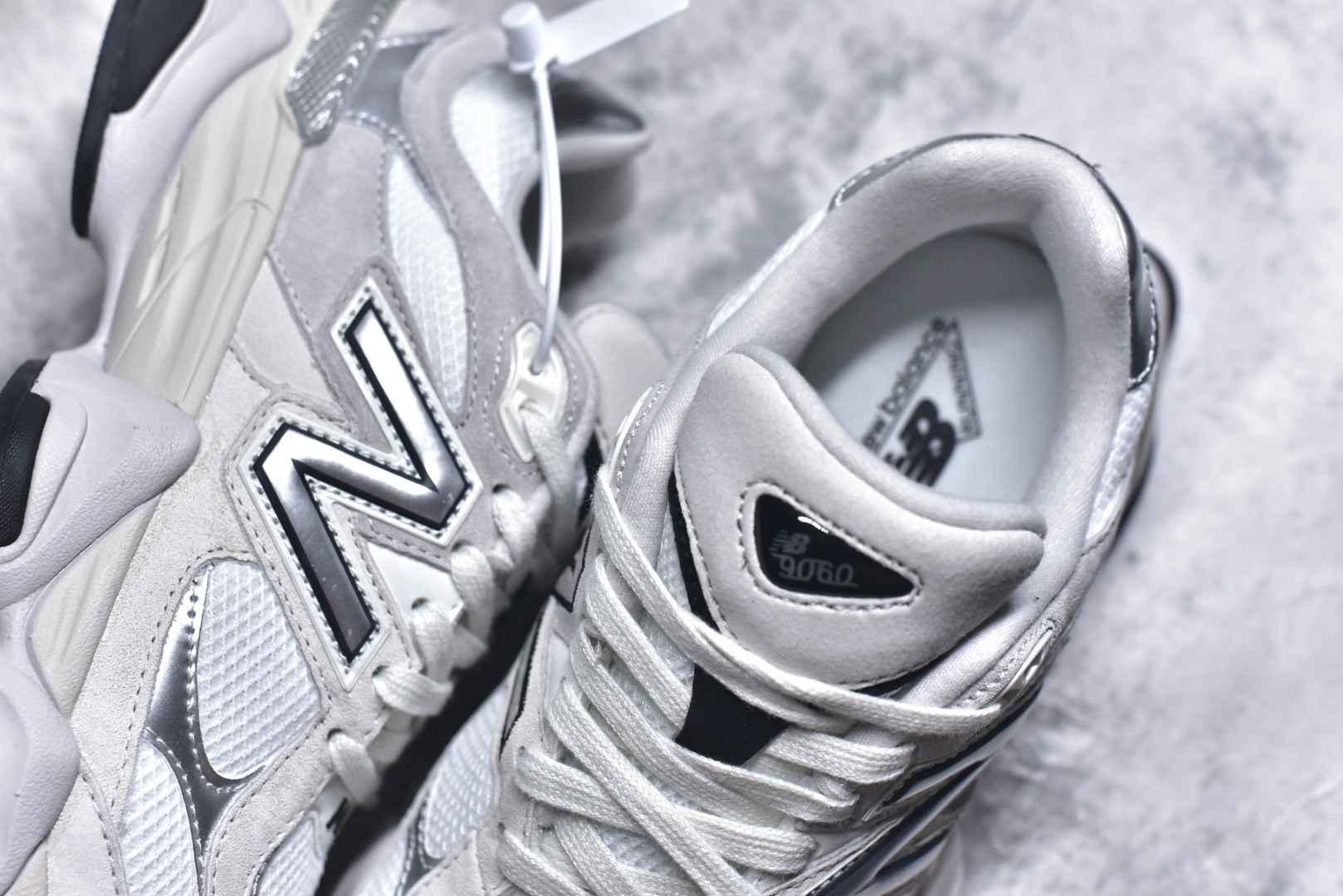 图片[9]-#New Balance NB9060系列 复古休闲运动慢跑鞋 U9060JRB #鞋款灵感源自设计师本人对夏日的怀日回忆。鞋面大身由空间双格及磨砂鞋面拼接而生，配以柔和、温暖的粉橘色调，夏日氛围拉满 #采用大面积网眼以及麂皮材质覆盖鞋身，还原经典气质。搭载ABZORB避震科技，由泡沫聚酯制成，上脚可以有效减少由鞋底反弹对身体及双腿的冲击力 尺码：36 37 37.5 38 38.5 39 40 40.5 41 42 42.5 43 44 45-选品中心