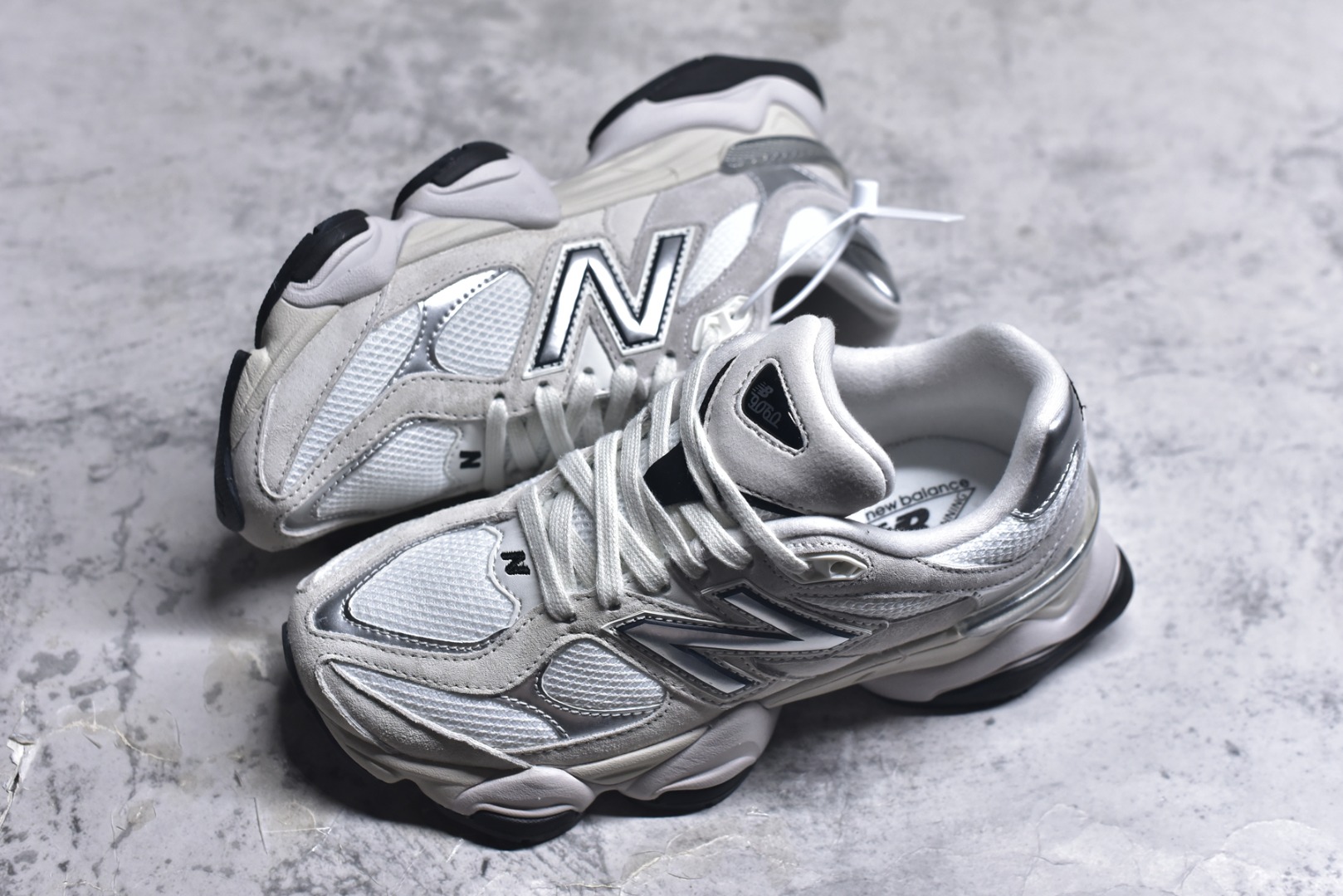 图片[7]-#New Balance NB9060系列 复古休闲运动慢跑鞋 U9060JRB #鞋款灵感源自设计师本人对夏日的怀日回忆。鞋面大身由空间双格及磨砂鞋面拼接而生，配以柔和、温暖的粉橘色调，夏日氛围拉满 #采用大面积网眼以及麂皮材质覆盖鞋身，还原经典气质。搭载ABZORB避震科技，由泡沫聚酯制成，上脚可以有效减少由鞋底反弹对身体及双腿的冲击力 尺码：36 37 37.5 38 38.5 39 40 40.5 41 42 42.5 43 44 45-选品中心