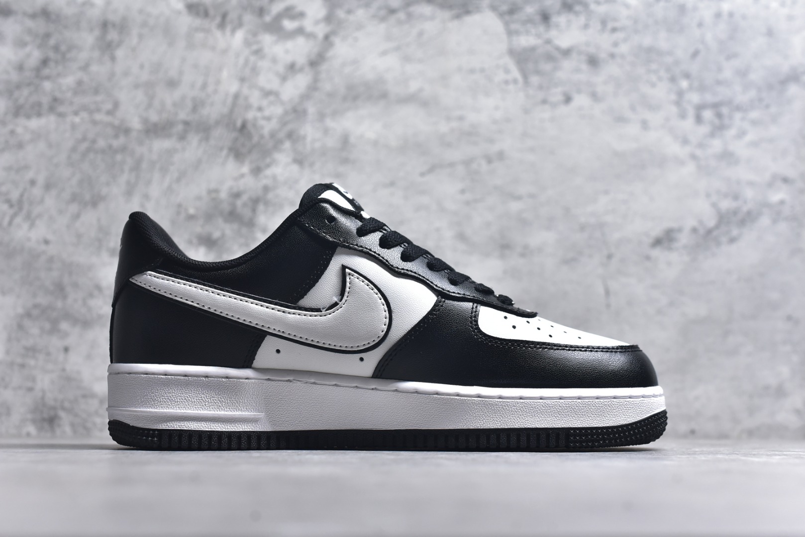 图片[3]-#Nike Air Force 1 Low 熊猫白黑叠勾 空军一号低帮运动休闲板鞋 原楦头原纸板 打造纯正空军版型#专注外贸渠道 全掌内置蜂窝气垫 #原盒配件 原厂中底钢印、拉帮完美 货号：DV0788-001 尺码：36 36.5 37.5 38 38.5 39 40 40.5 41 42 42.5 43 44 44.5 45-选品中心