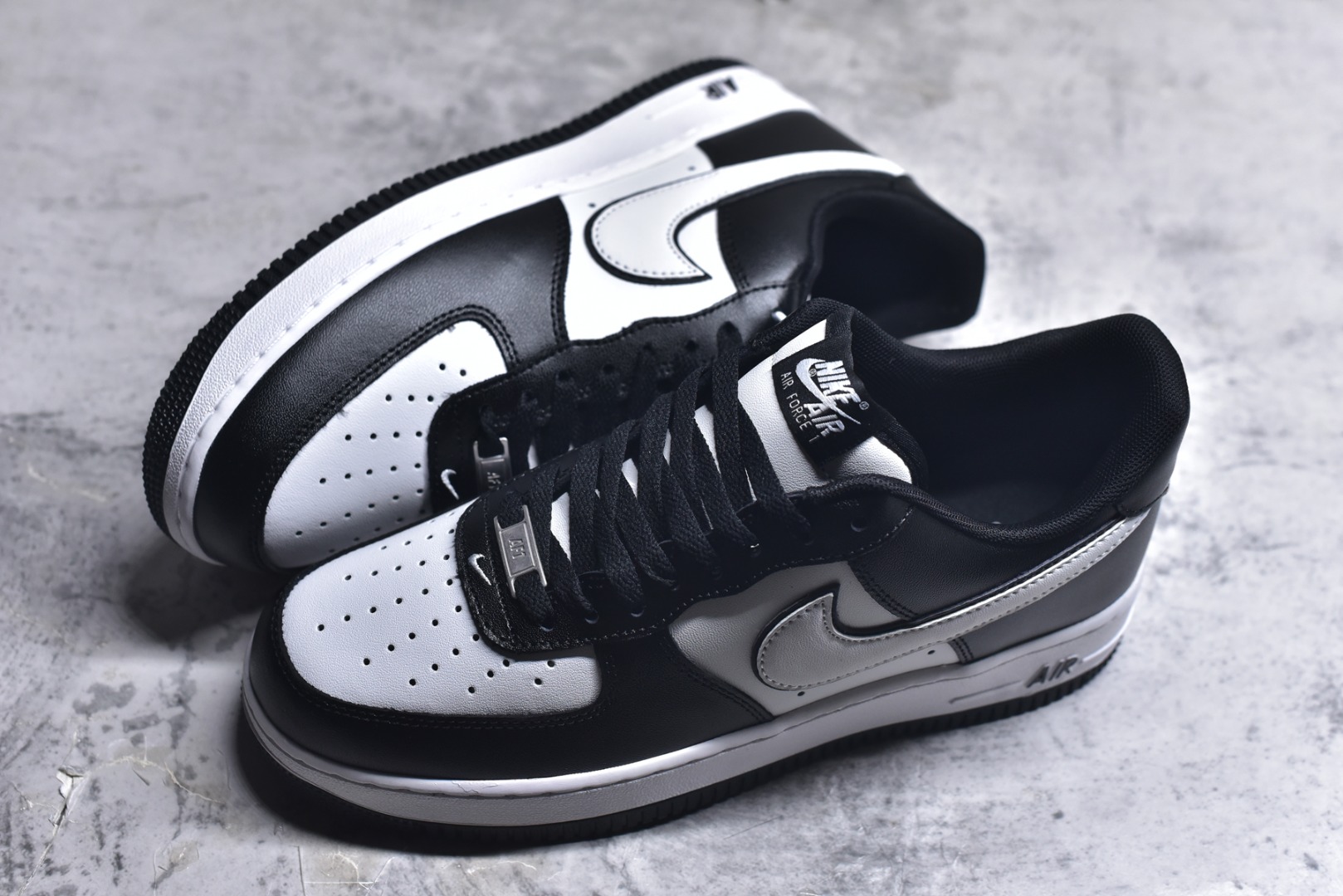 图片[7]-#Nike Air Force 1 Low 熊猫白黑叠勾 空军一号低帮运动休闲板鞋 原楦头原纸板 打造纯正空军版型#专注外贸渠道 全掌内置蜂窝气垫 #原盒配件 原厂中底钢印、拉帮完美 货号：DV0788-001 尺码：36 36.5 37.5 38 38.5 39 40 40.5 41 42 42.5 43 44 44.5 45-选品中心