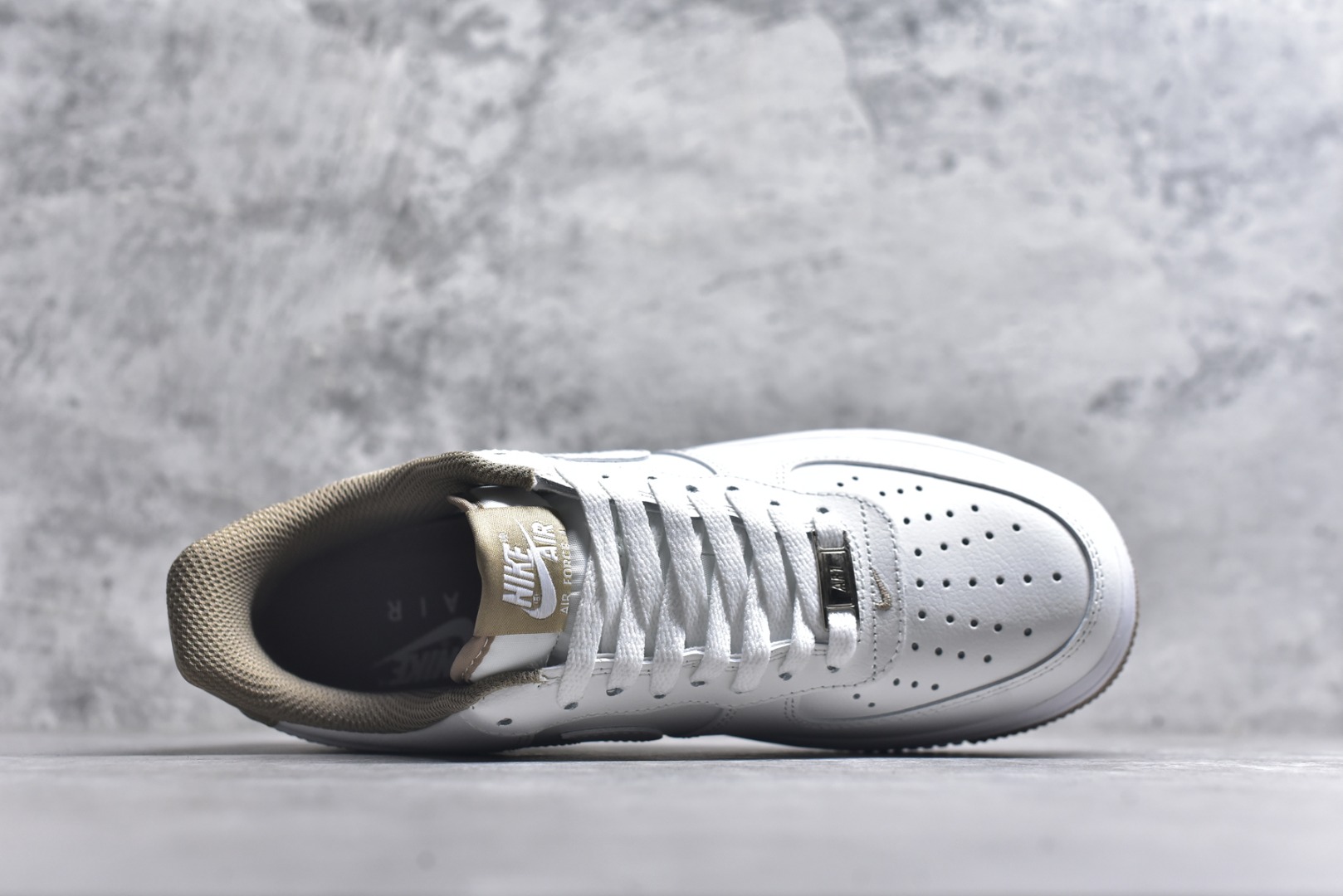 图片[4]-#Nike Air Force 1 Low 白卡其底 空军一号低帮运动休闲板鞋 原楦头原纸板 打造纯正空军版型#专注外贸渠道 全掌内置蜂窝气垫 #原盒配件 原厂中底钢印、拉帮完美 货号：DR9867-100 尺码：36 36.5 37.5 38 38.5 39 40 40.5 41 42 42.5 43 44 44.5 45-选品中心