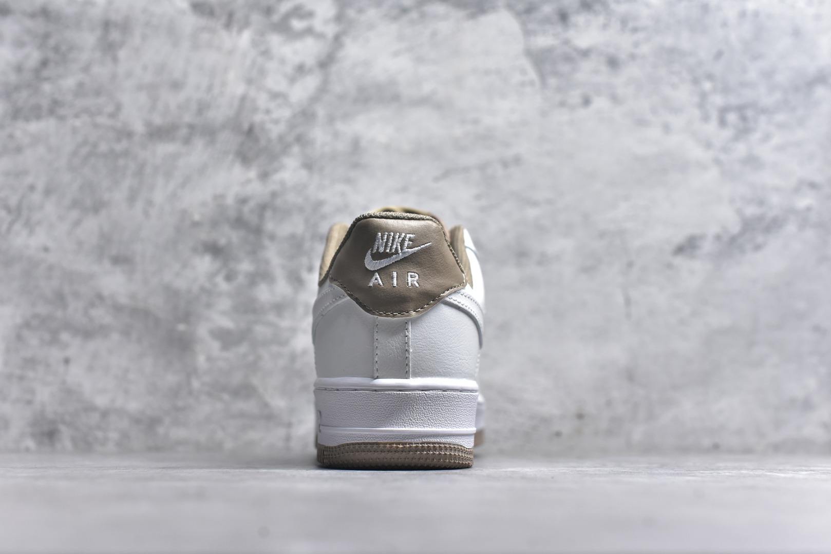 图片[5]-#Nike Air Force 1 Low 白卡其底 空军一号低帮运动休闲板鞋 原楦头原纸板 打造纯正空军版型#专注外贸渠道 全掌内置蜂窝气垫 #原盒配件 原厂中底钢印、拉帮完美 货号：DR9867-100 尺码：36 36.5 37.5 38 38.5 39 40 40.5 41 42 42.5 43 44 44.5 45-选品中心