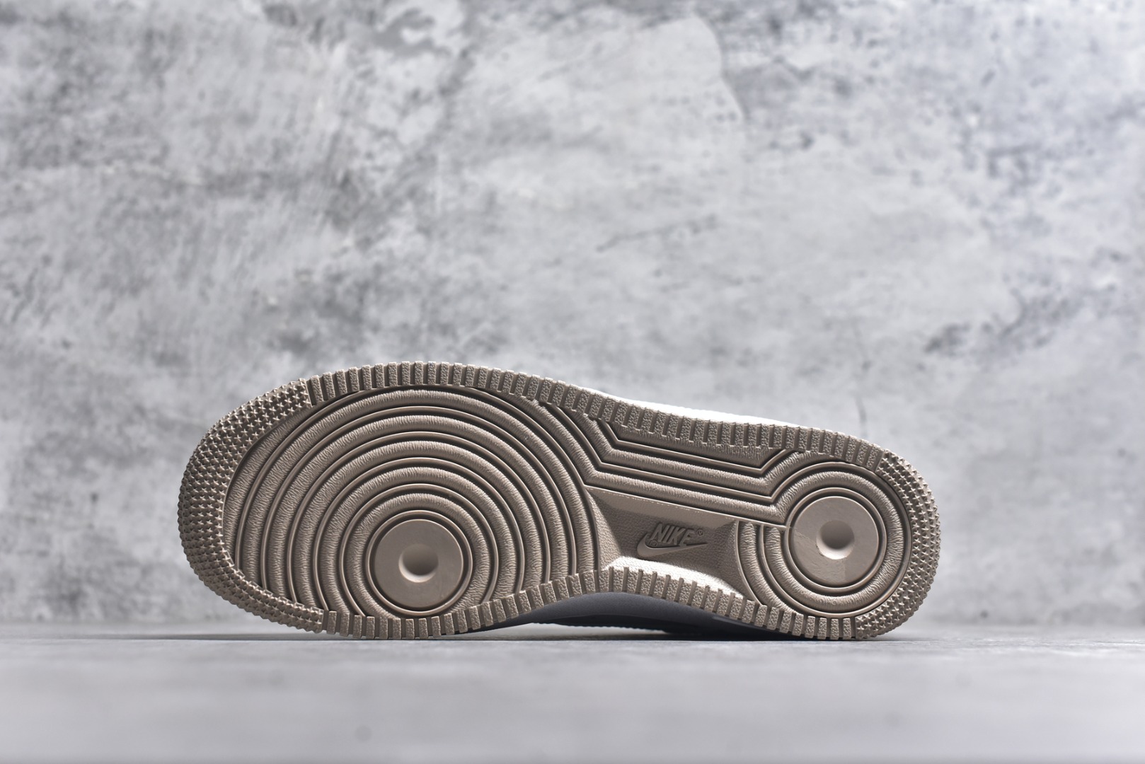 图片[6]-#Nike Air Force 1 Low 白卡其底 空军一号低帮运动休闲板鞋 原楦头原纸板 打造纯正空军版型#专注外贸渠道 全掌内置蜂窝气垫 #原盒配件 原厂中底钢印、拉帮完美 货号：DR9867-100 尺码：36 36.5 37.5 38 38.5 39 40 40.5 41 42 42.5 43 44 44.5 45-选品中心