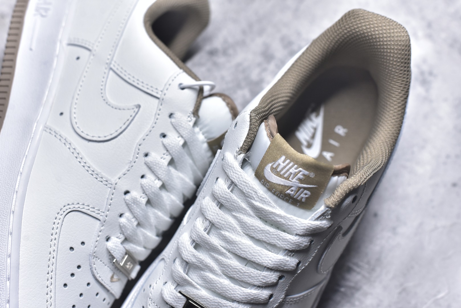 图片[9]-#Nike Air Force 1 Low 白卡其底 空军一号低帮运动休闲板鞋 原楦头原纸板 打造纯正空军版型#专注外贸渠道 全掌内置蜂窝气垫 #原盒配件 原厂中底钢印、拉帮完美 货号：DR9867-100 尺码：36 36.5 37.5 38 38.5 39 40 40.5 41 42 42.5 43 44 44.5 45-选品中心