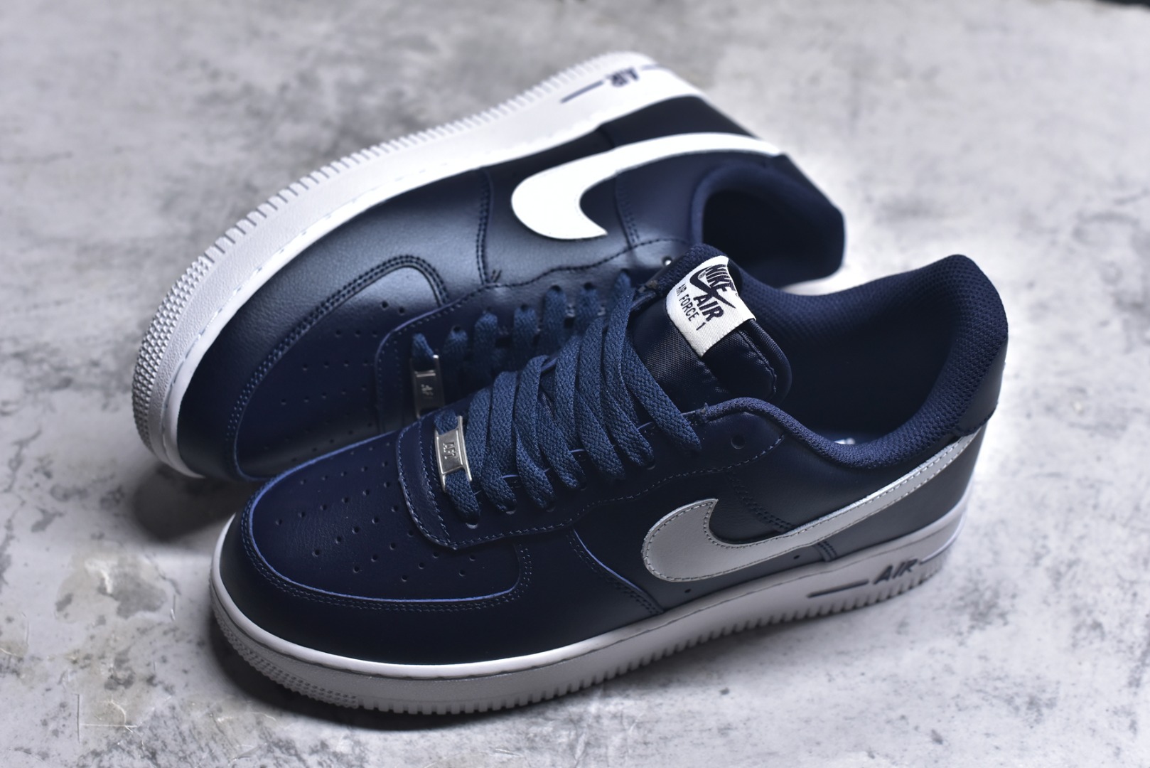 图片[7]-#Nike Air Force 1 Low 权志龙海军蓝 空军一号低帮运动休闲板鞋 原楦头原纸板 打造纯正空军版型#专注外贸渠道 全掌内置蜂窝气垫 #原盒配件 原厂中底钢印、拉帮完美 货号：CJ0952-400 尺码：36 36.5 37.5 38 38.5 39 40 40.5 41 42 42.5 43 44 44.5 45-选品中心