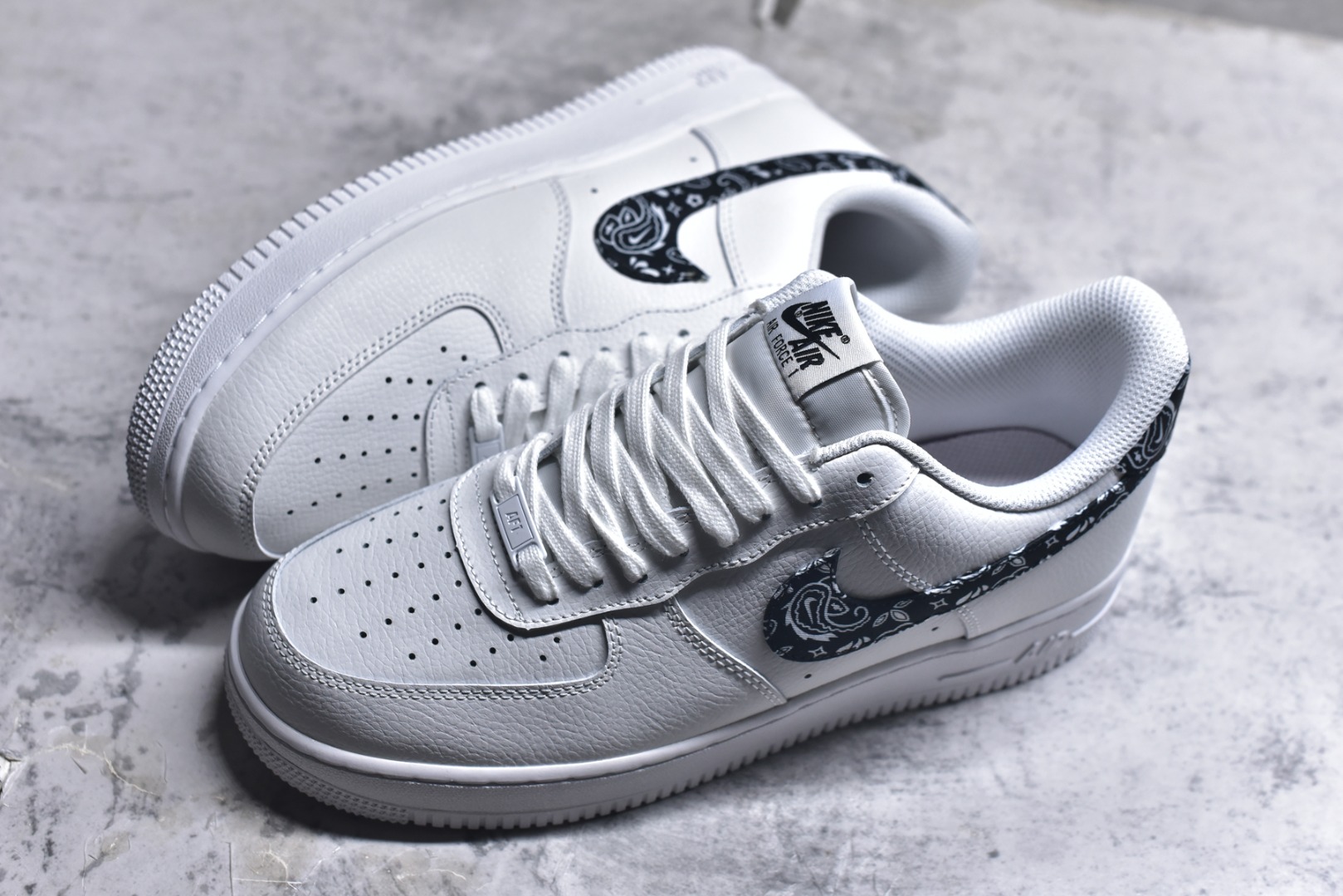 图片[7]-#Nike Air Force 1 Low 白黑腰果勾 空军一号低帮运动休闲板鞋 原楦头原纸板 打造纯正空军版型#专注外贸渠道 全掌内置蜂窝气垫 #原盒配件 原厂中底钢印、拉帮完美 货号：DH4406-101 尺码：36 36.5 37.5 38 38.5 39 40 40.5 41 42 42.5 43 44 44.5 45-选品中心