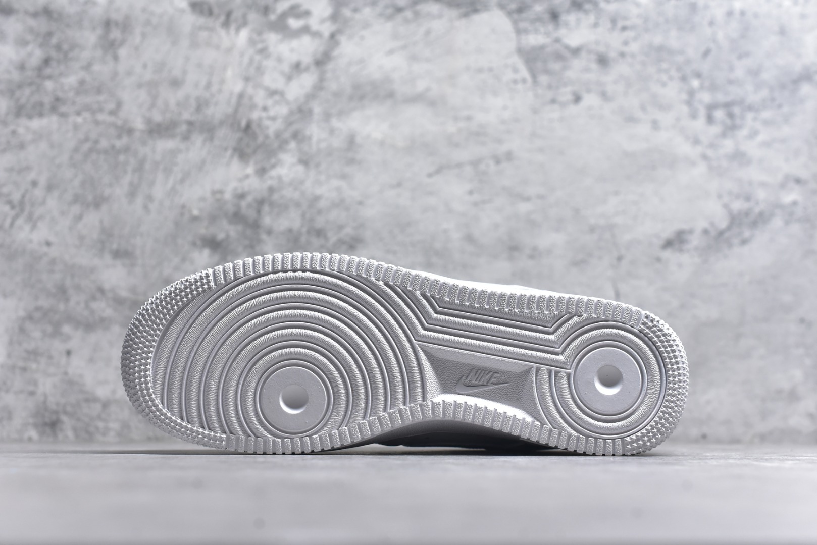 图片[6]-#Nike Air Force 1 Low 白灰腰果勾 空军一号低帮运动休闲板鞋 原楦头原纸板 打造纯正空军版型#专注外贸渠道 全掌内置蜂窝气垫 #原盒配件 原厂中底钢印、拉帮完美 货号：DJ9942-100 尺码：36 36.5 37.5 38 38.5 39 40 40.5 41 42 42.5 43 44 44.5 45-选品中心