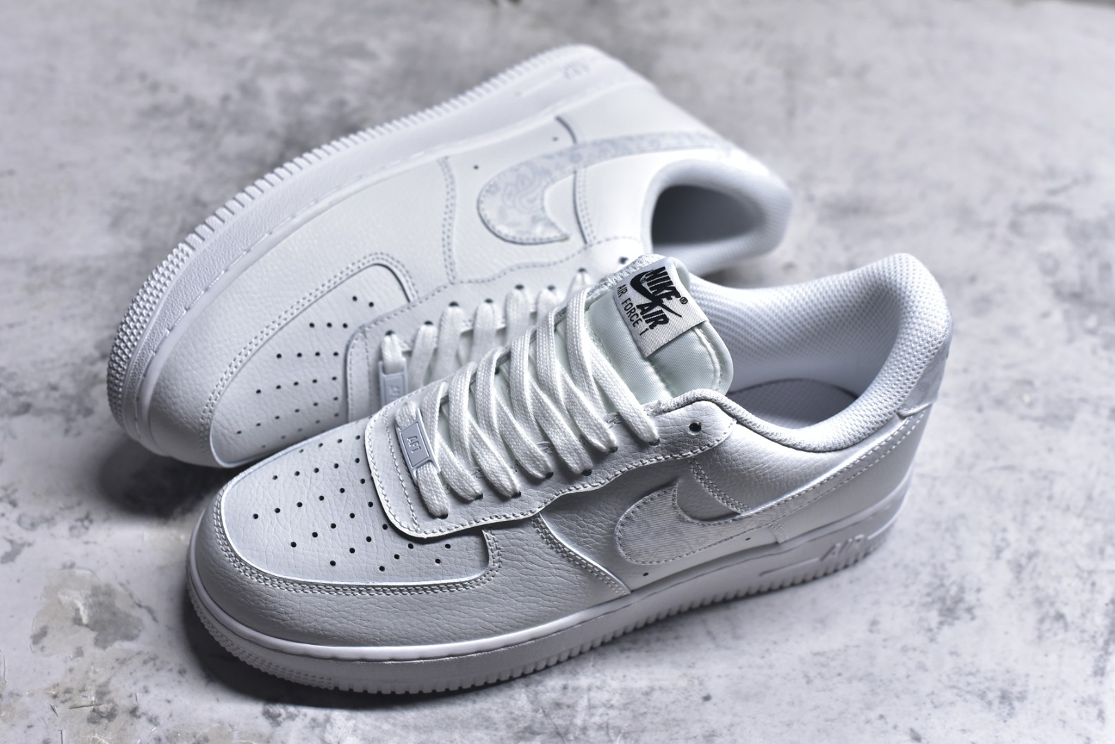 图片[7]-#Nike Air Force 1 Low 白灰腰果勾 空军一号低帮运动休闲板鞋 原楦头原纸板 打造纯正空军版型#专注外贸渠道 全掌内置蜂窝气垫 #原盒配件 原厂中底钢印、拉帮完美 货号：DJ9942-100 尺码：36 36.5 37.5 38 38.5 39 40 40.5 41 42 42.5 43 44 44.5 45-选品中心
