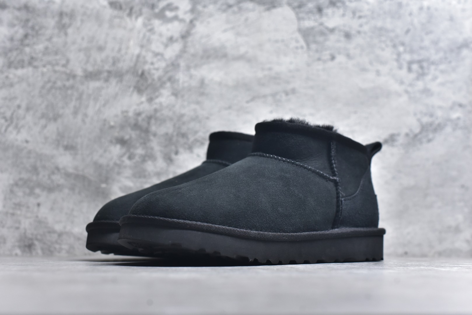 图片[2]-#X1全网最齐ugg 130+配色 市售顶级版本 UGG Mini薄底短筒3cm书爆款 广州外贸大厂生产 鞋头到鞋垫真羊皮毛一体 独立外盒包装 芯片 带防水工艺 区别市面任何版本 3cm厚底 独立原版开发大底 羊绒鞋垫 冬季保暖外出 家居都是很适合的选择 进年uug推出款式系列 局部偏向年轻消费者喜好 也走到时尚潮流穿搭的前沿 鞋身材质 防泼水涂层翻毛皮鞋面 17毫米UGGPURE™植入式羊毛内底 轻便防滑舒适橡胶外底 带有品牌LOGO商标 带全套包装 尺码： 35 36 37 38 39 40 41 42 43 44-选品中心