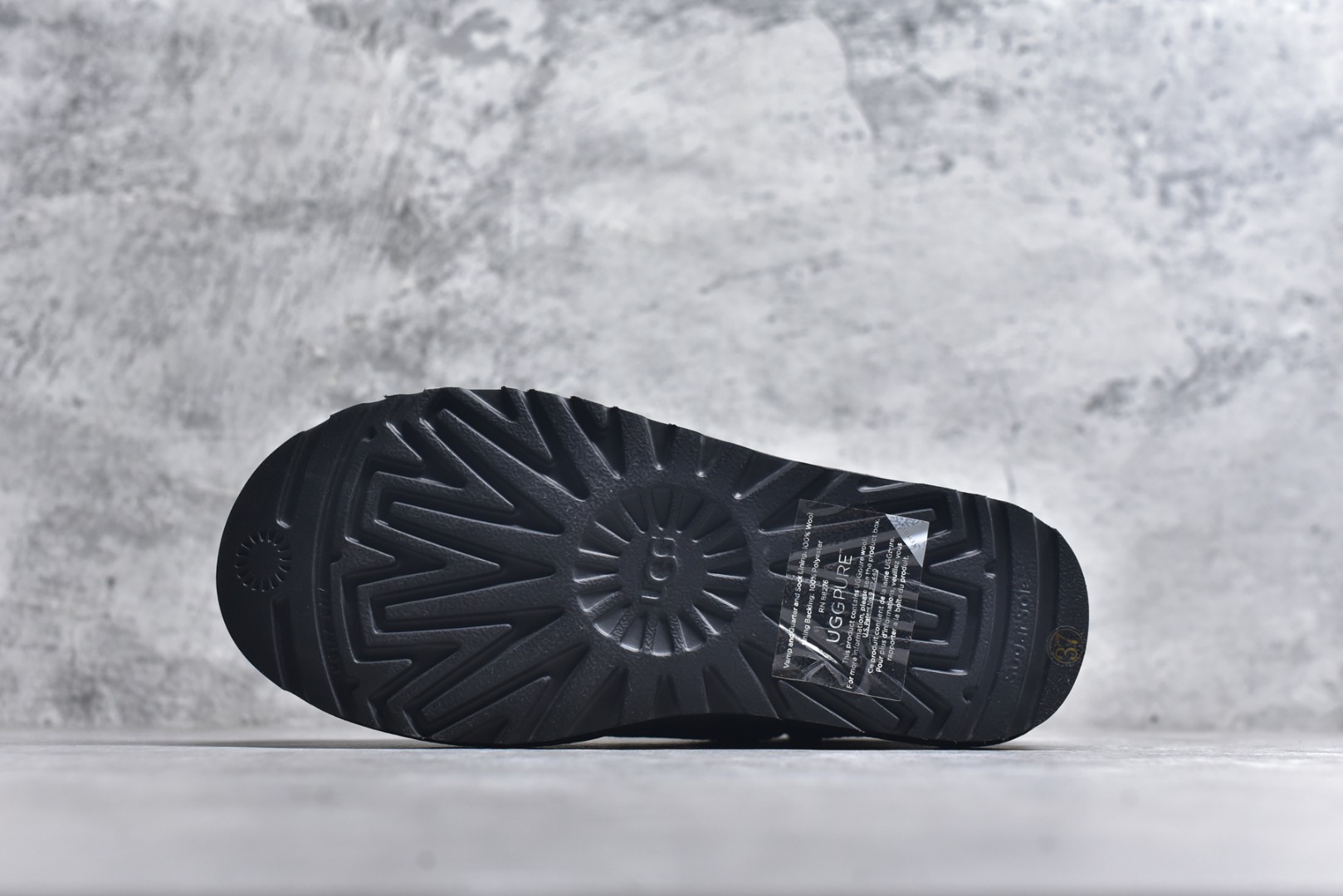 图片[6]-#X1全网最齐ugg 130+配色 市售顶级版本 UGG Mini薄底短筒3cm书爆款 广州外贸大厂生产 鞋头到鞋垫真羊皮毛一体 独立外盒包装 芯片 带防水工艺 区别市面任何版本 3cm厚底 独立原版开发大底 羊绒鞋垫 冬季保暖外出 家居都是很适合的选择 进年uug推出款式系列 局部偏向年轻消费者喜好 也走到时尚潮流穿搭的前沿 鞋身材质 防泼水涂层翻毛皮鞋面 17毫米UGGPURE™植入式羊毛内底 轻便防滑舒适橡胶外底 带有品牌LOGO商标 带全套包装 尺码： 35 36 37 38 39 40 41 42 43 44-选品中心