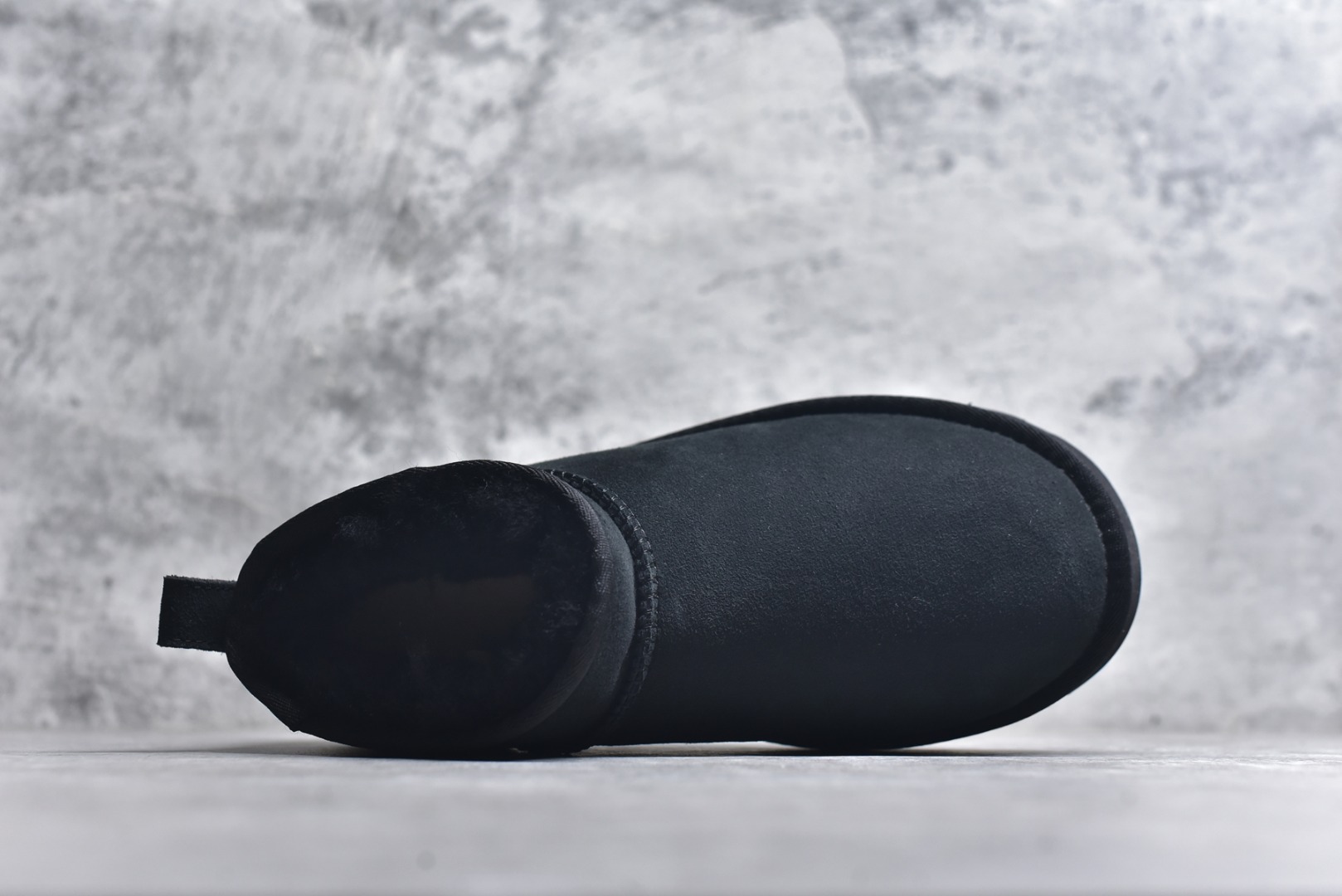 图片[4]-#X1全网最齐ugg 130+配色 市售顶级版本 UGG Mini薄底短筒3cm书爆款 广州外贸大厂生产 鞋头到鞋垫真羊皮毛一体 独立外盒包装 芯片 带防水工艺 区别市面任何版本 3cm厚底 独立原版开发大底 羊绒鞋垫 冬季保暖外出 家居都是很适合的选择 进年uug推出款式系列 局部偏向年轻消费者喜好 也走到时尚潮流穿搭的前沿 鞋身材质 防泼水涂层翻毛皮鞋面 17毫米UGGPURE™植入式羊毛内底 轻便防滑舒适橡胶外底 带有品牌LOGO商标 带全套包装 尺码： 35 36 37 38 39 40 41 42 43 44-选品中心