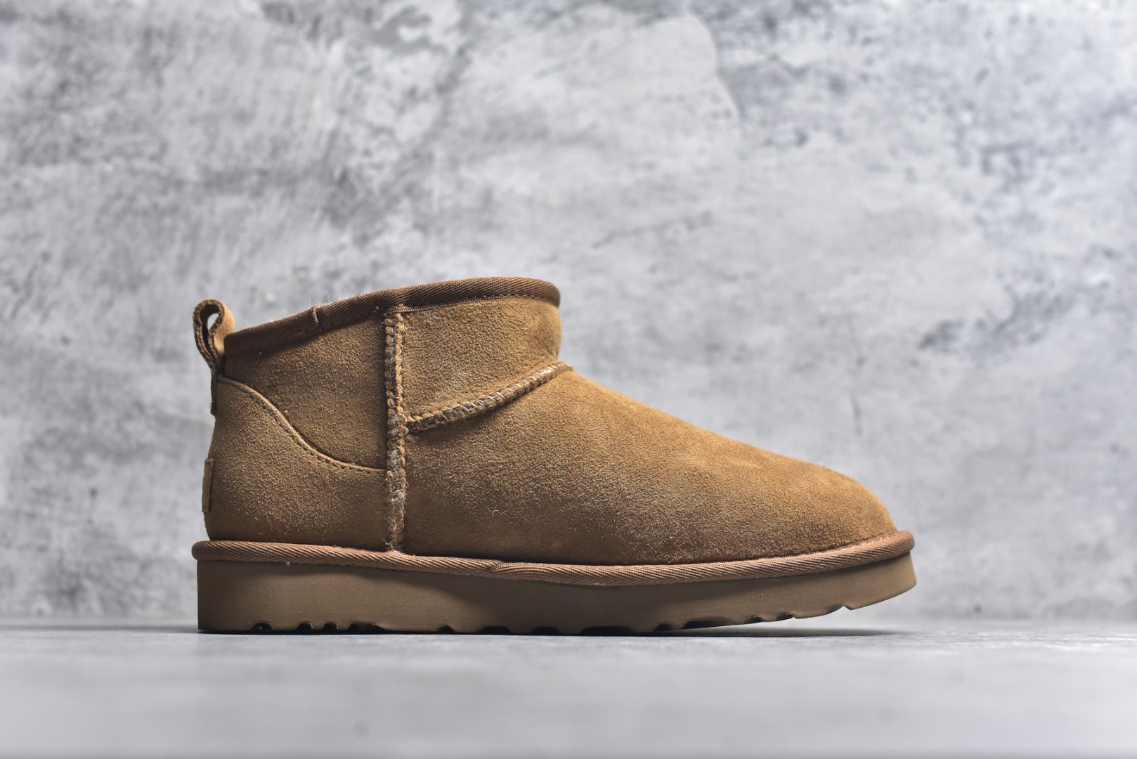 图片[3]-#X1全网最齐ugg 130+配色 市售顶级版本 UGG Mini薄底短筒3cm书爆款 广州外贸大厂生产 鞋头到鞋垫真羊皮毛一体 独立外盒包装 芯片 带防水工艺 区别市面任何版本 3cm厚底 独立原版开发大底 羊绒鞋垫 冬季保暖外出 家居都是很适合的选择 进年uug推出款式系列 局部偏向年轻消费者喜好 也走到时尚潮流穿搭的前沿 鞋身材质 防泼水涂层翻毛皮鞋面 17毫米UGGPURE™植入式羊毛内底 轻便防滑舒适橡胶外底 带有品牌LOGO商标 带全套包装 尺码： 35 36 37 38 39 40 41 42 43 44-选品中心